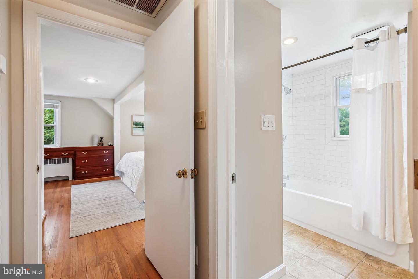 7823 MARTHAS LN, FALLS CHURCH, Virginia 22043, 3 Bedrooms Bedrooms, ,2 BathroomsBathrooms,Residential,For sale,7823 MARTHAS LN,VAFX2247348 MLS # VAFX2247348