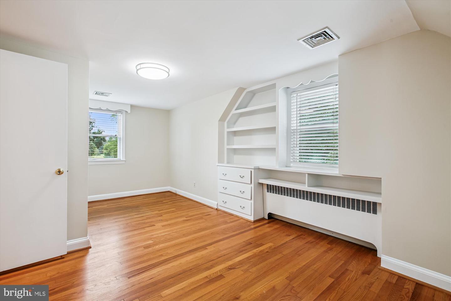 7823 MARTHAS LN, FALLS CHURCH, Virginia 22043, 3 Bedrooms Bedrooms, ,2 BathroomsBathrooms,Residential,For sale,7823 MARTHAS LN,VAFX2247348 MLS # VAFX2247348
