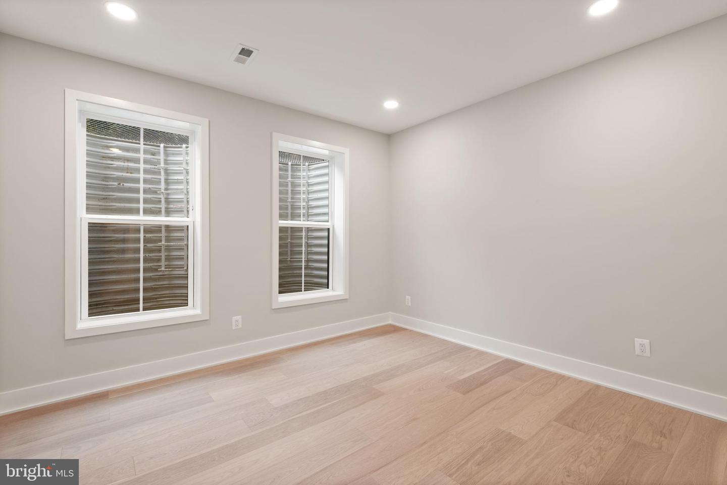 6008 34TH PL NW, WASHINGTON, District Of Columbia 20015, 7 Bedrooms Bedrooms, ,7 BathroomsBathrooms,Residential,For sale,6008 34TH PL NW,DCDC2205808 MLS # DCDC2205808