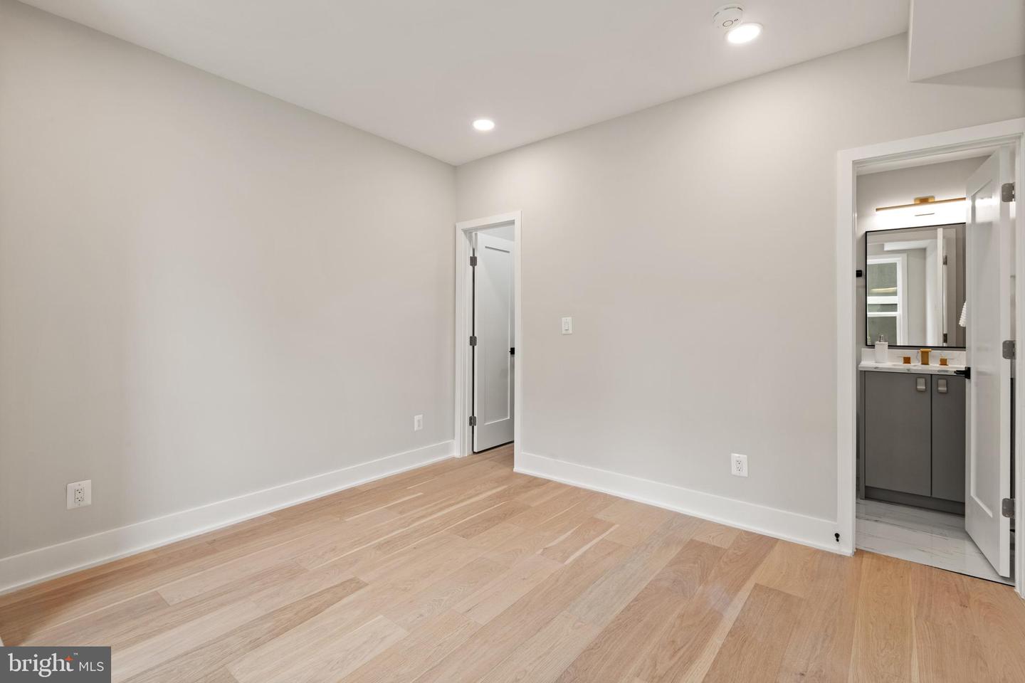 6008 34TH PL NW, WASHINGTON, District Of Columbia 20015, 7 Bedrooms Bedrooms, ,7 BathroomsBathrooms,Residential,For sale,6008 34TH PL NW,DCDC2205808 MLS # DCDC2205808