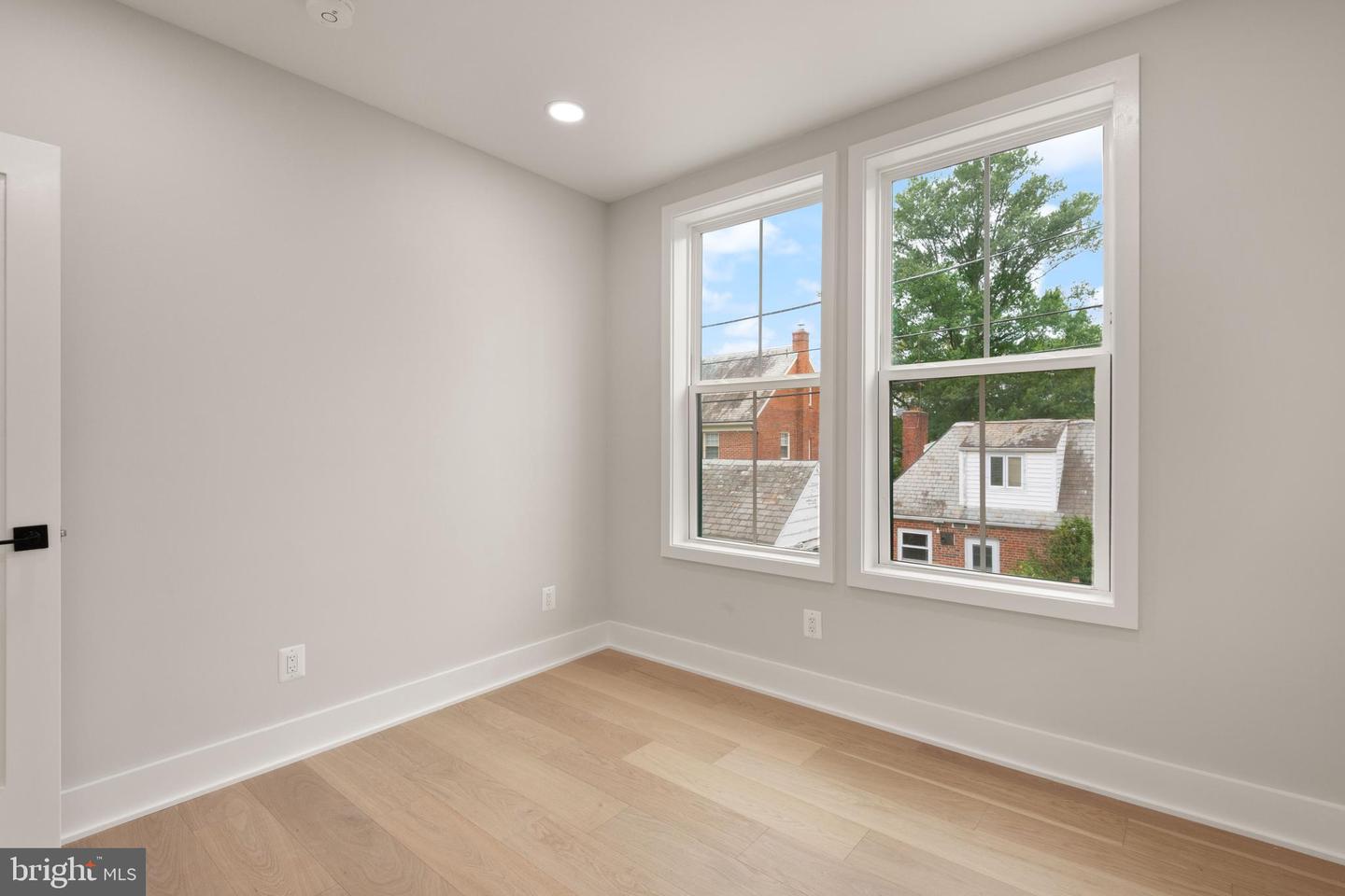 6008 34TH PL NW, WASHINGTON, District Of Columbia 20015, 7 Bedrooms Bedrooms, ,7 BathroomsBathrooms,Residential,For sale,6008 34TH PL NW,DCDC2205808 MLS # DCDC2205808