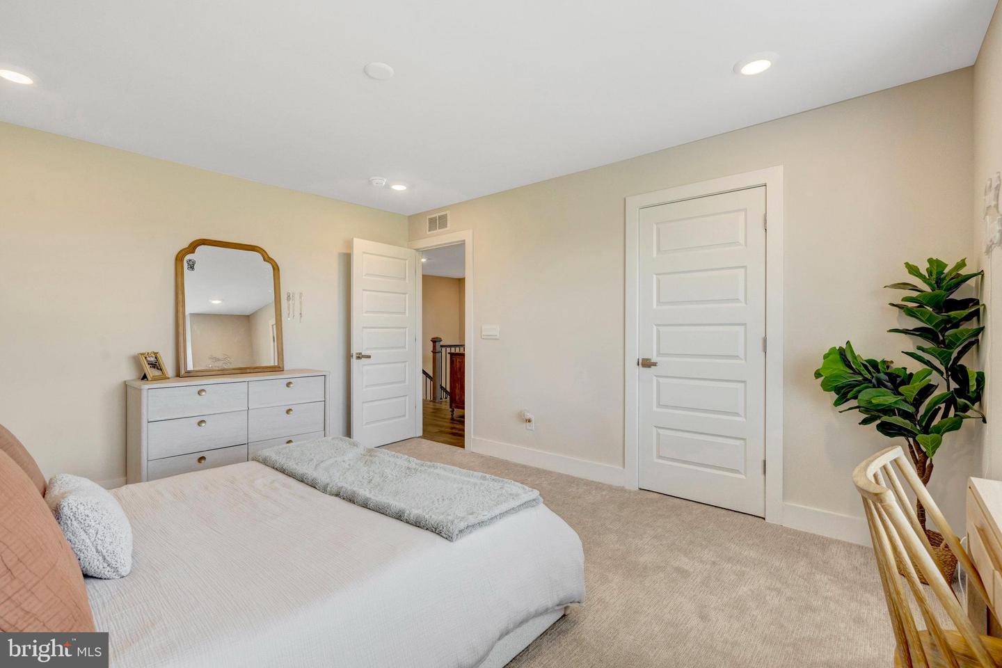 12120 PARKGATE DR, NOKESVILLE, Virginia 20181, 5 Bedrooms Bedrooms, ,4 BathroomsBathrooms,Residential,For sale,12120 PARKGATE DR,VAPW2098240 MLS # VAPW2098240