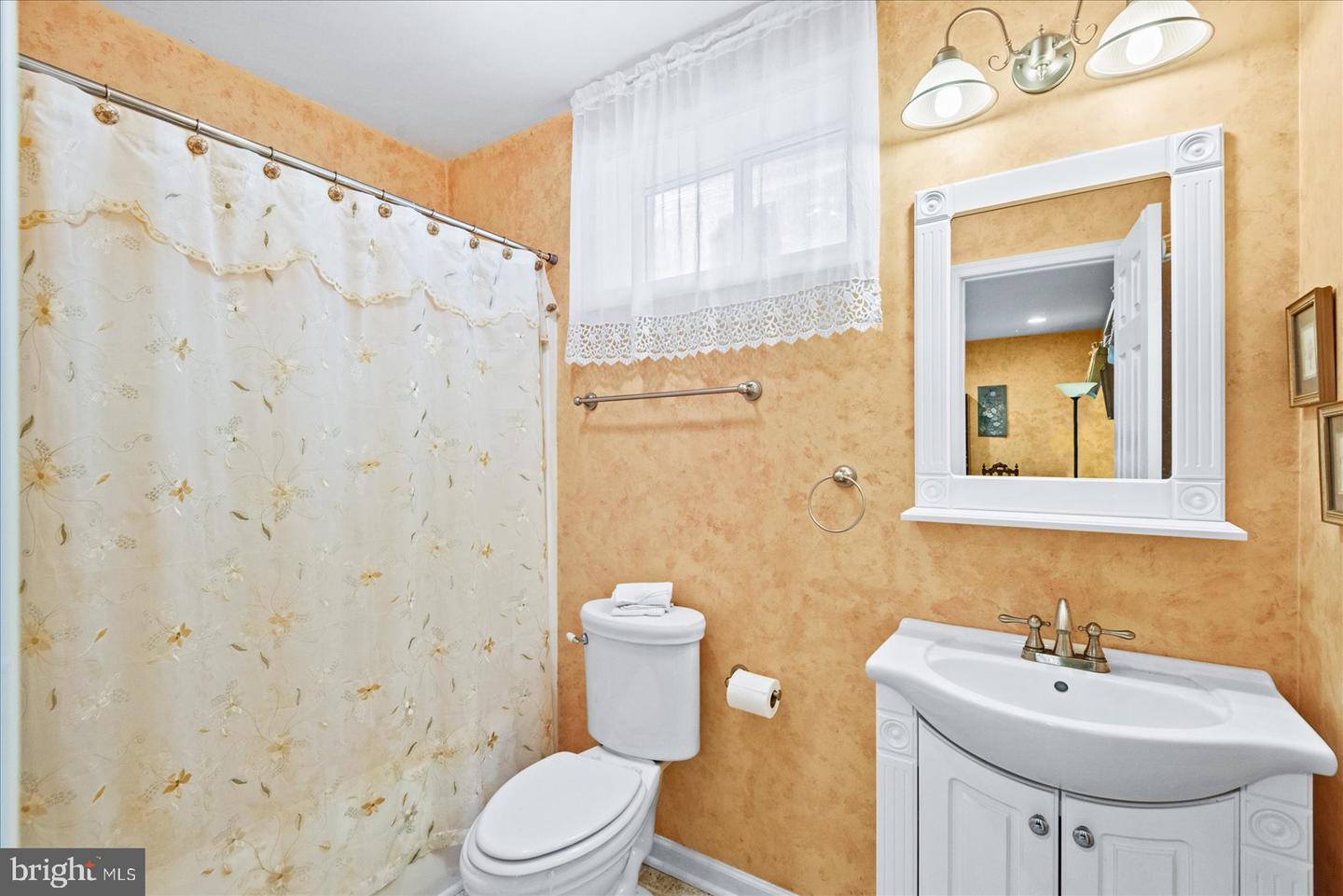 21 WENTWORTH DR, FREDERICKSBURG, Virginia 22406, 7 Bedrooms Bedrooms, ,5 BathroomsBathrooms,Residential,For sale,21 WENTWORTH DR,VAST2040450 MLS # VAST2040450