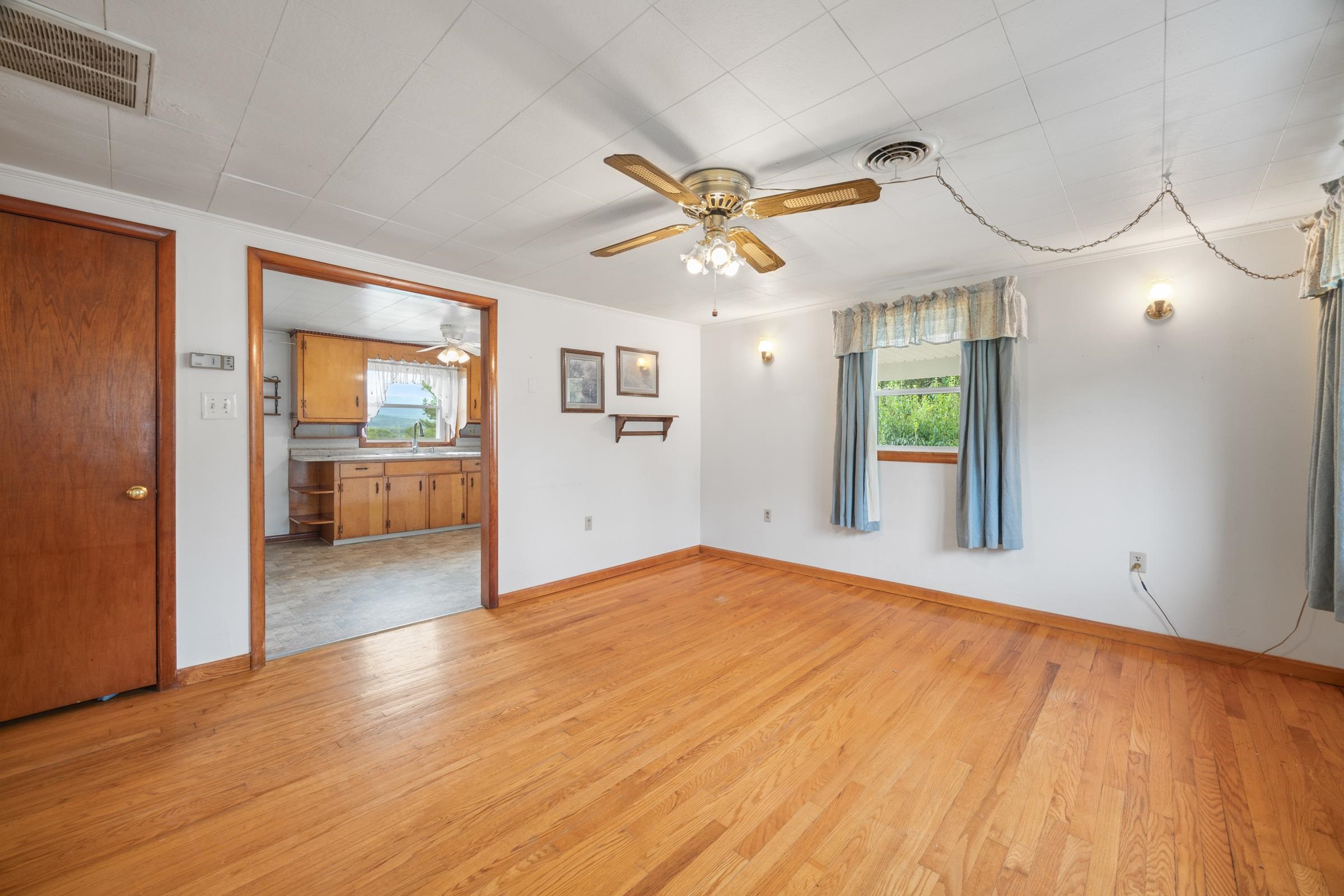 6168 MOORE AVE, MOUNT JACKSON, Virginia 22842, 2 Bedrooms Bedrooms, ,1 BathroomBathrooms,Residential,6168 MOORE AVE,668131 MLS # 668131