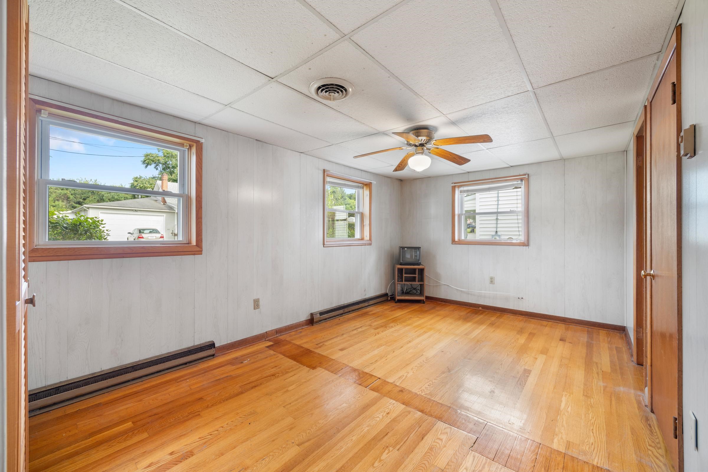 6168 MOORE AVE, MOUNT JACKSON, Virginia 22842, 2 Bedrooms Bedrooms, ,1 BathroomBathrooms,Residential,6168 MOORE AVE,668131 MLS # 668131