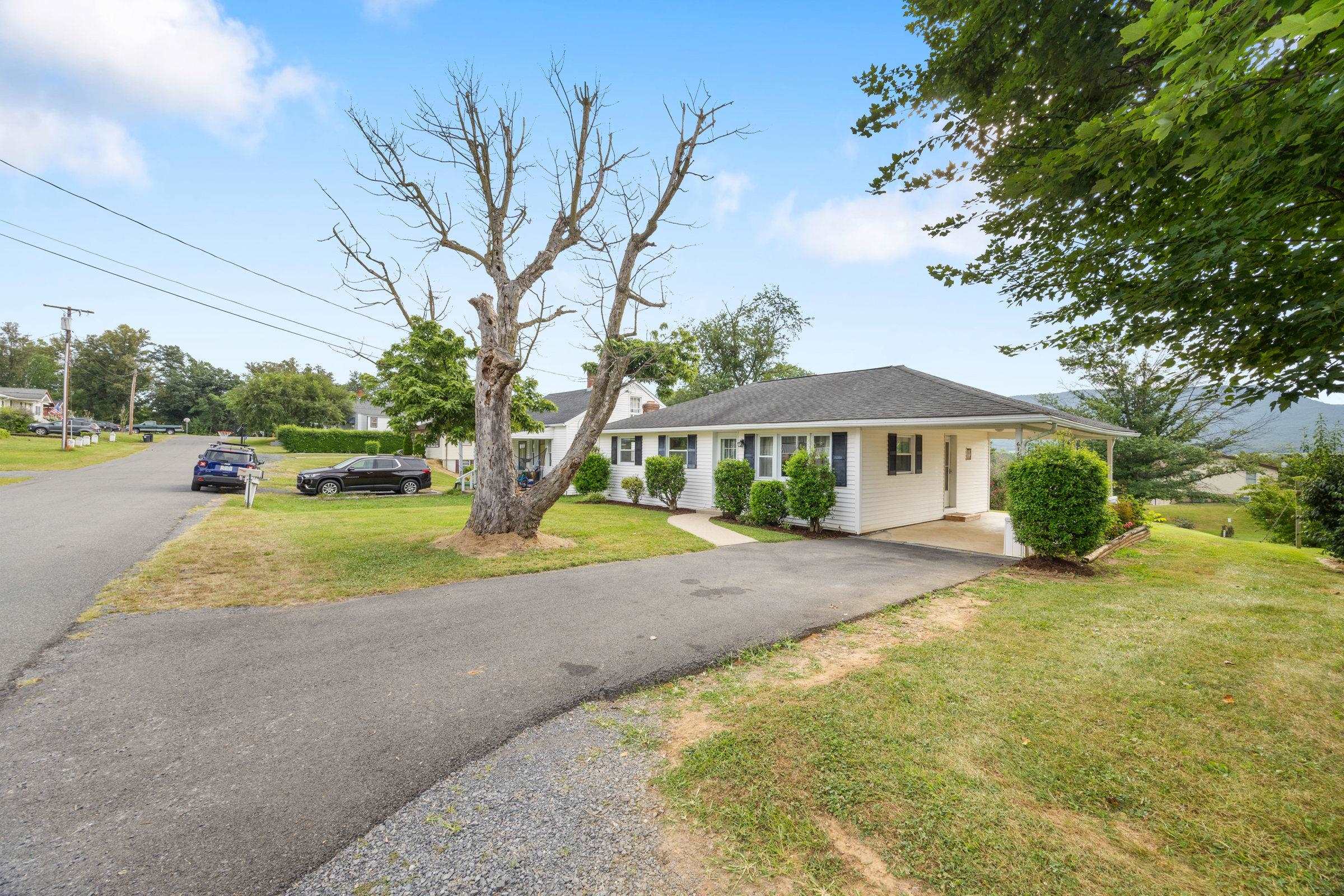 6168 MOORE AVE, MOUNT JACKSON, Virginia 22842, 2 Bedrooms Bedrooms, ,1 BathroomBathrooms,Residential,6168 MOORE AVE,668131 MLS # 668131