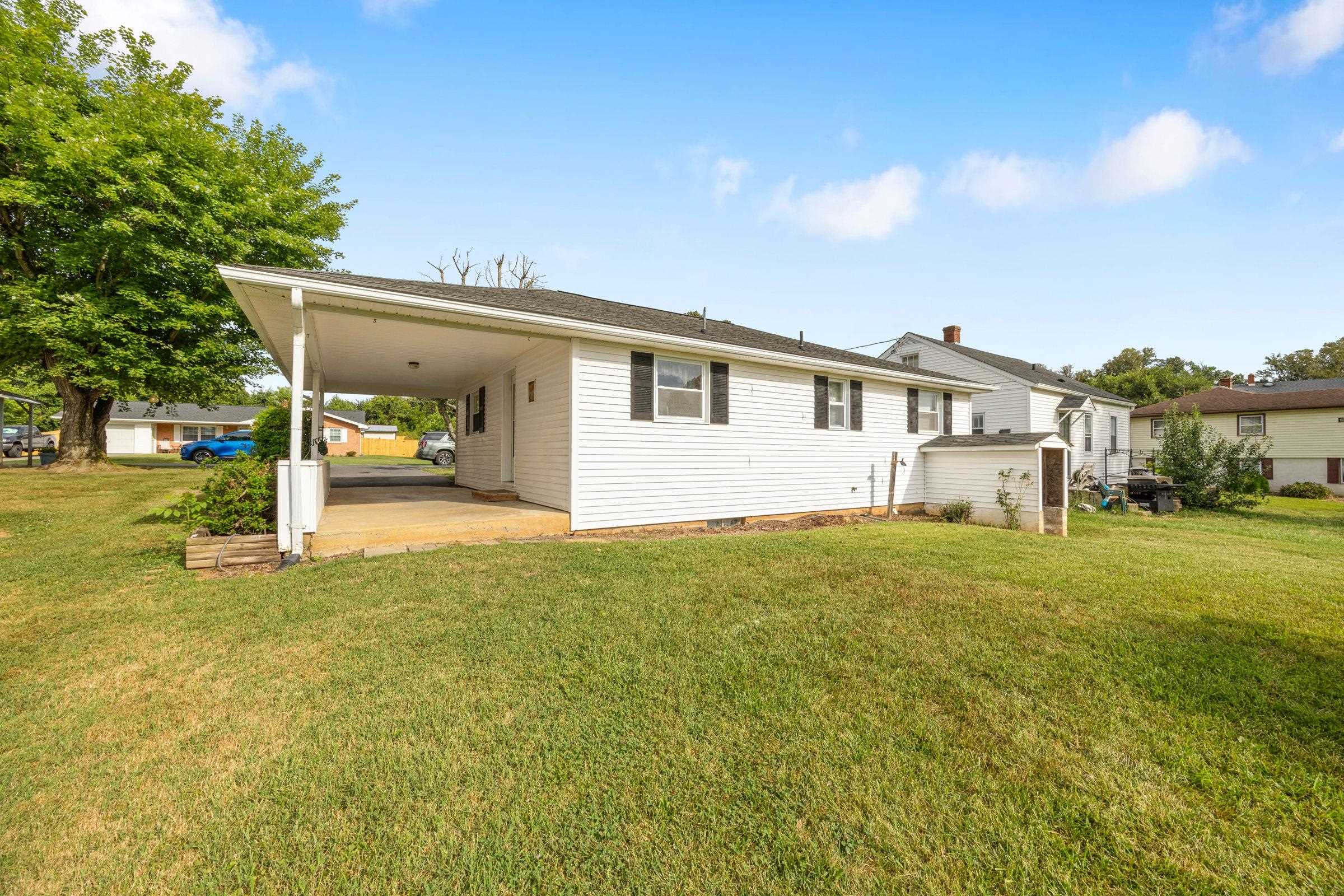 6168 MOORE AVE, MOUNT JACKSON, Virginia 22842, 2 Bedrooms Bedrooms, ,1 BathroomBathrooms,Residential,6168 MOORE AVE,668131 MLS # 668131