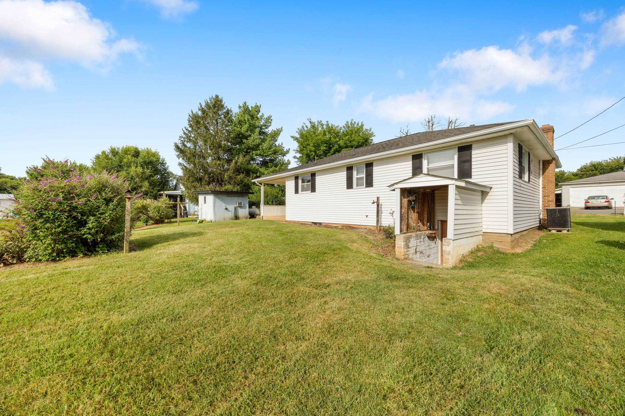 6168 MOORE AVE, MOUNT JACKSON, Virginia 22842, 2 Bedrooms Bedrooms, ,1 BathroomBathrooms,Residential,6168 MOORE AVE,668131 MLS # 668131