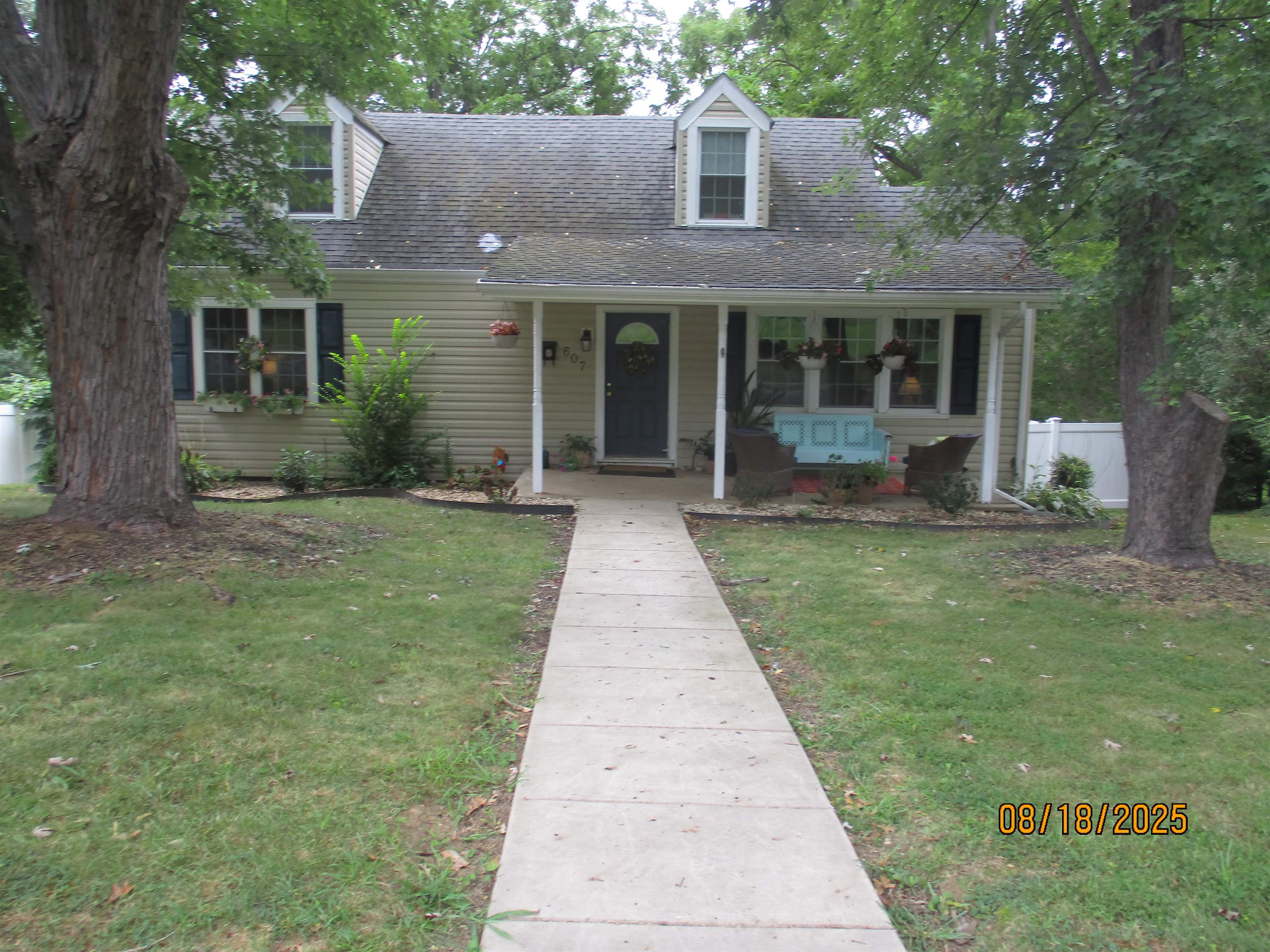 607 MAGNOLIA AVE, WAYNESBORO, Virginia 22980, 4 Bedrooms Bedrooms, ,2 BathroomsBathrooms,Residential,Tree Street Bungalow,607 MAGNOLIA AVE,668133 MLS # 668133