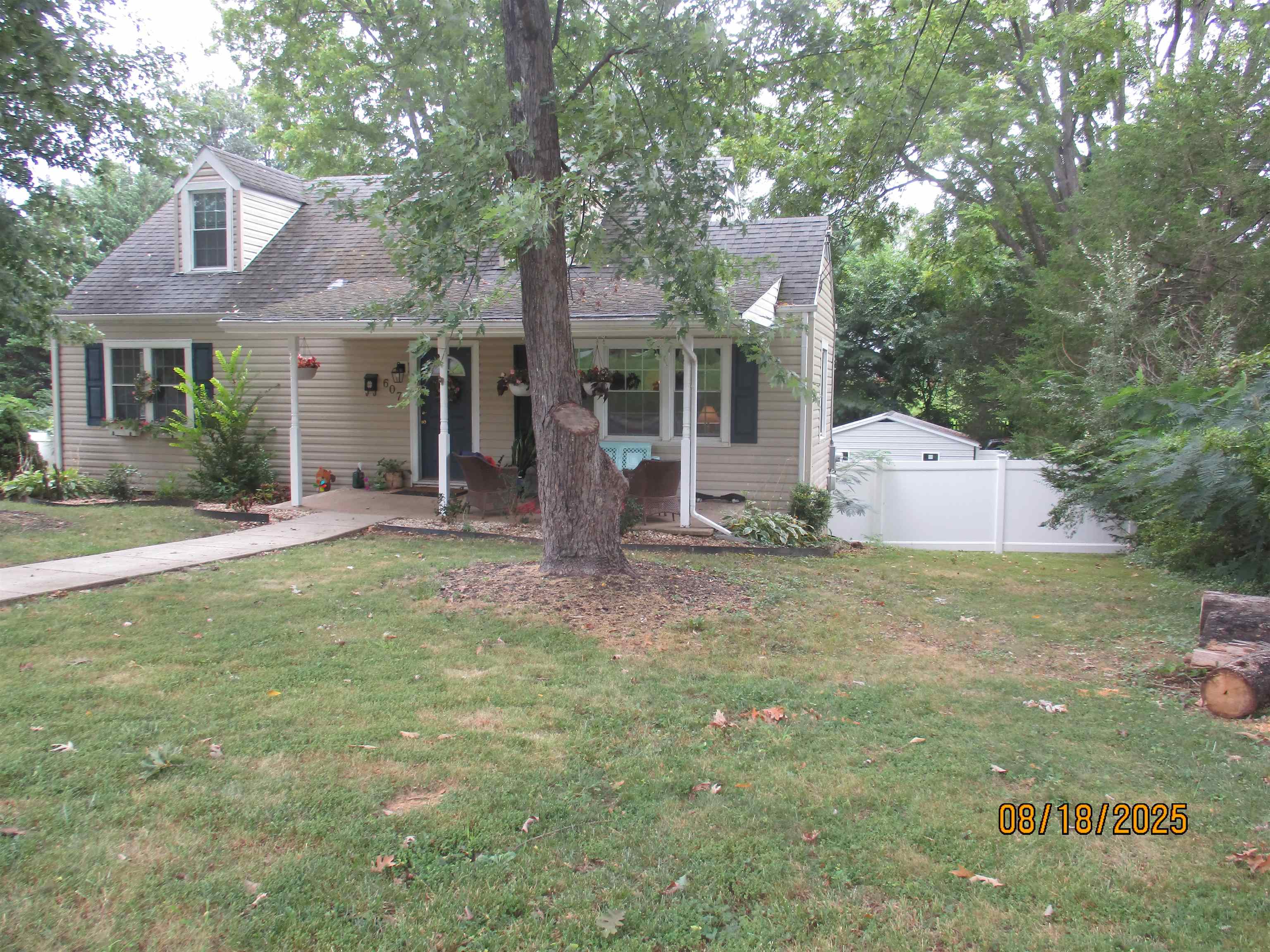 607 MAGNOLIA AVE, WAYNESBORO, Virginia 22980, 4 Bedrooms Bedrooms, ,2 BathroomsBathrooms,Residential,Tree Street Bungalow,607 MAGNOLIA AVE,668133 MLS # 668133