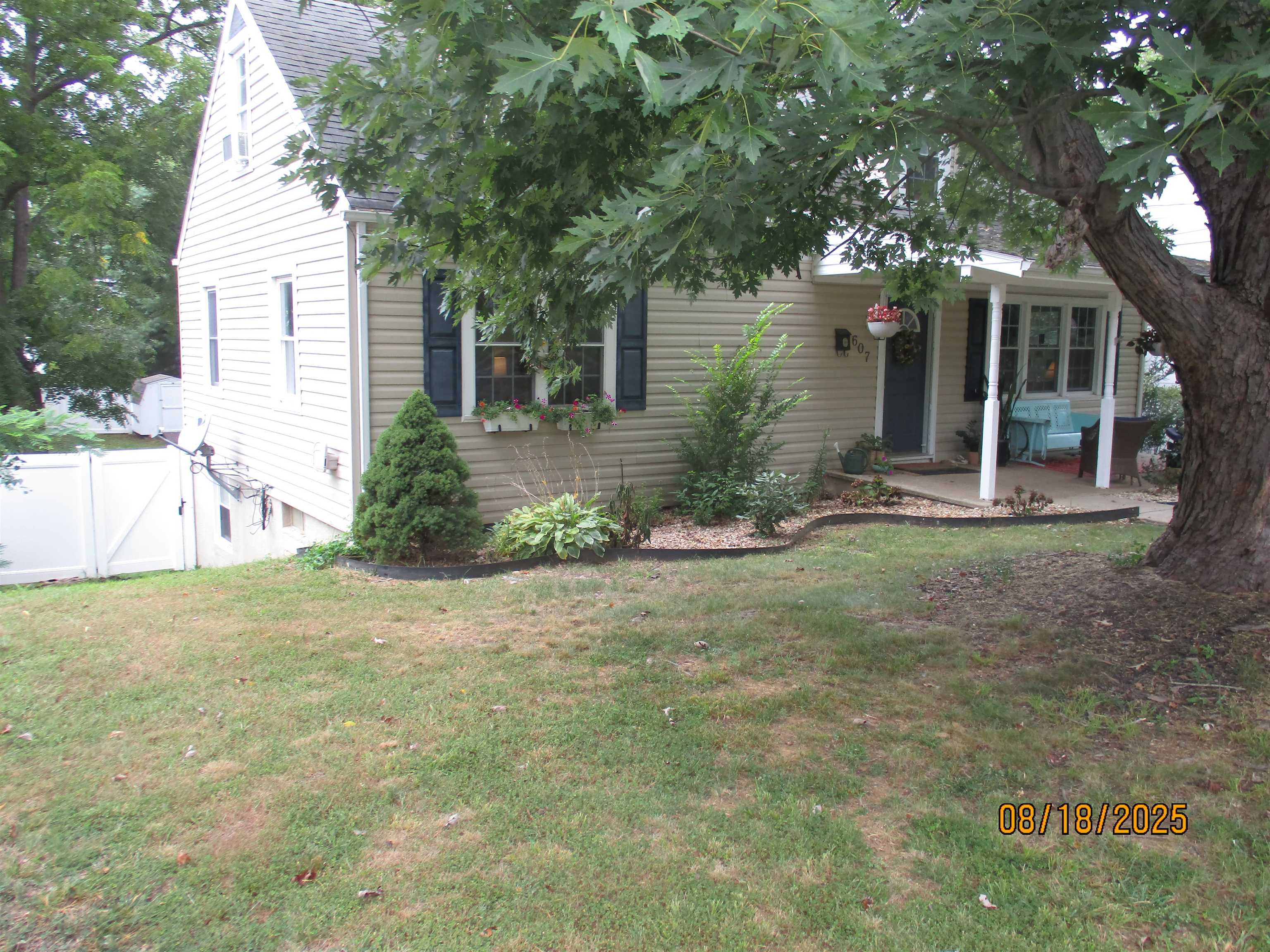 607 MAGNOLIA AVE, WAYNESBORO, Virginia 22980, 4 Bedrooms Bedrooms, ,2 BathroomsBathrooms,Residential,Tree Street Bungalow,607 MAGNOLIA AVE,668133 MLS # 668133