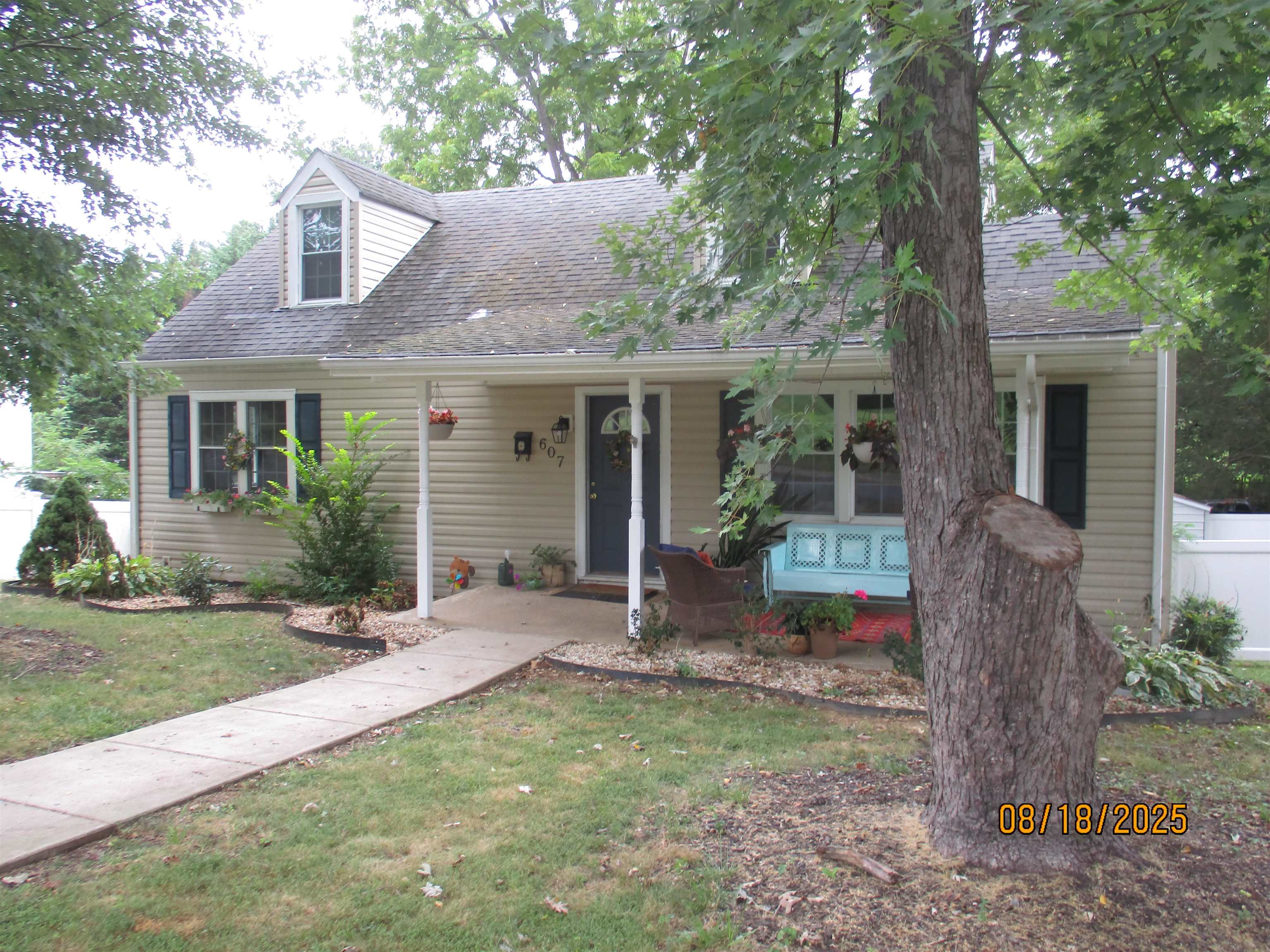 607 MAGNOLIA AVE, WAYNESBORO, Virginia 22980, 4 Bedrooms Bedrooms, ,2 BathroomsBathrooms,Residential,Tree Street Bungalow,607 MAGNOLIA AVE,668133 MLS # 668133