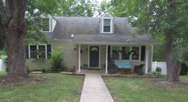 607 MAGNOLIA AVE, WAYNESBORO, Virginia 22980, 4 Bedrooms Bedrooms, ,2 BathroomsBathrooms,Residential,Tree Street Bungalow,607 MAGNOLIA AVE,668133 MLS # 668133