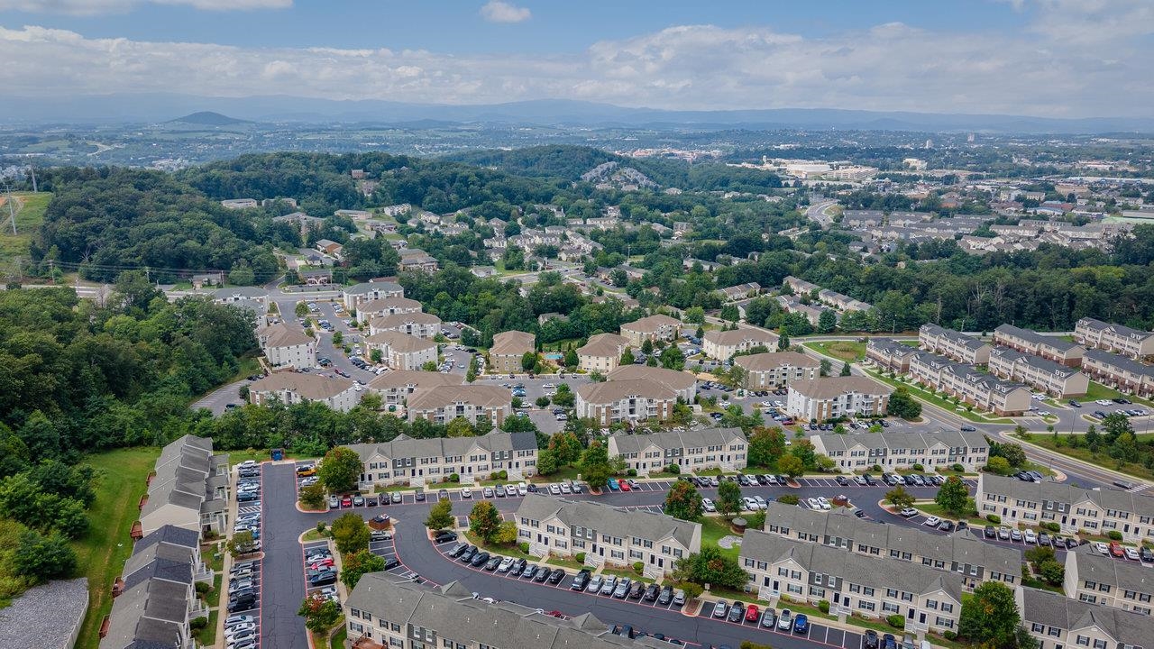 510 DAVIS MILLS DR, HARRISONBURG, Virginia 22801, 4 Bedrooms Bedrooms, ,4 BathroomsBathrooms,Residential,510 DAVIS MILLS DR,668139 MLS # 668139