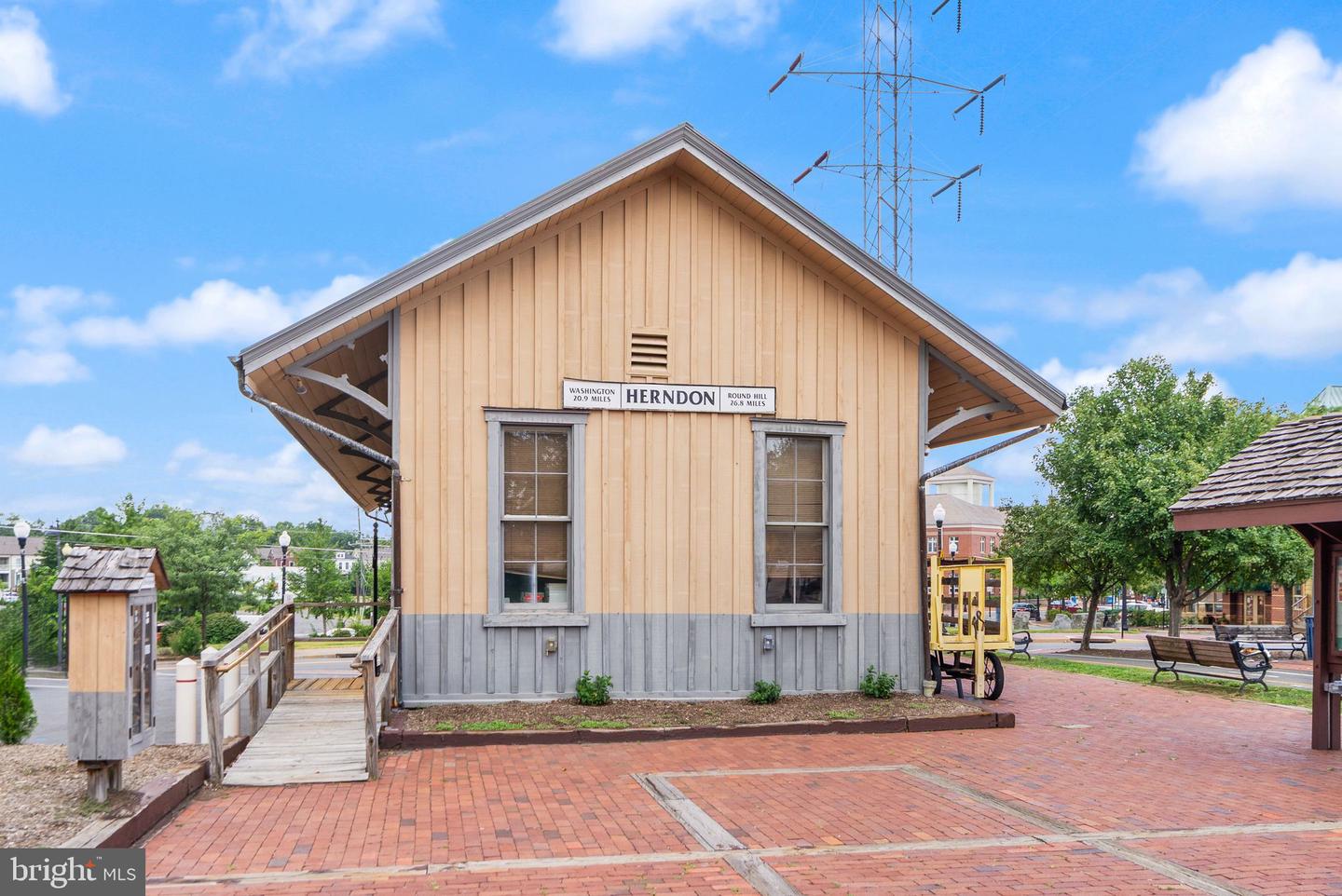 12605 OLD DORM PL, HERNDON, Virginia 20170, 4 Bedrooms Bedrooms, ,3 BathroomsBathrooms,Residential,For sale,12605 OLD DORM PL,VAFX2254672 MLS # VAFX2254672