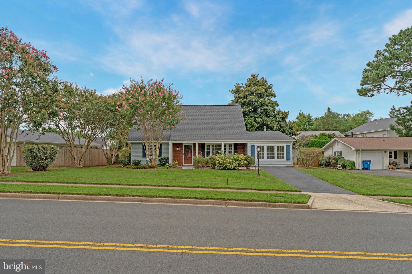 13301 POINT PLEASANT DR, FAIRFAX, Virginia 22033, 5 Bedrooms Bedrooms, ,2 BathroomsBathrooms,Residential,For sale,13301 POINT PLEASANT DR,VAFX2254936 MLS # VAFX2254936