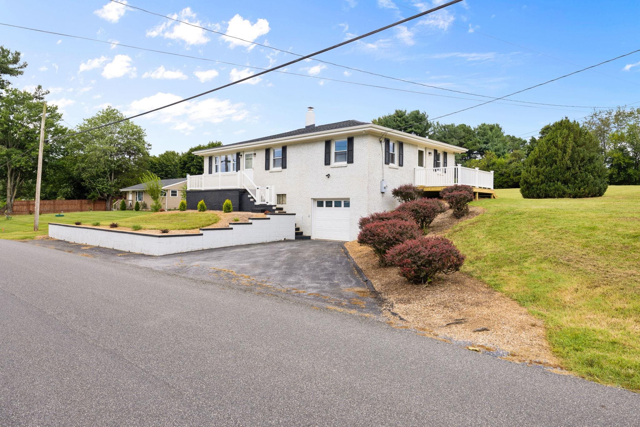 2015 MOUNTAIN VALLEY RD, KEEZLETOWN, Virginia 22832, 3 Bedrooms Bedrooms, ,1 BathroomBathrooms,Residential,2015 MOUNTAIN VALLEY RD,668122 MLS # 668122
