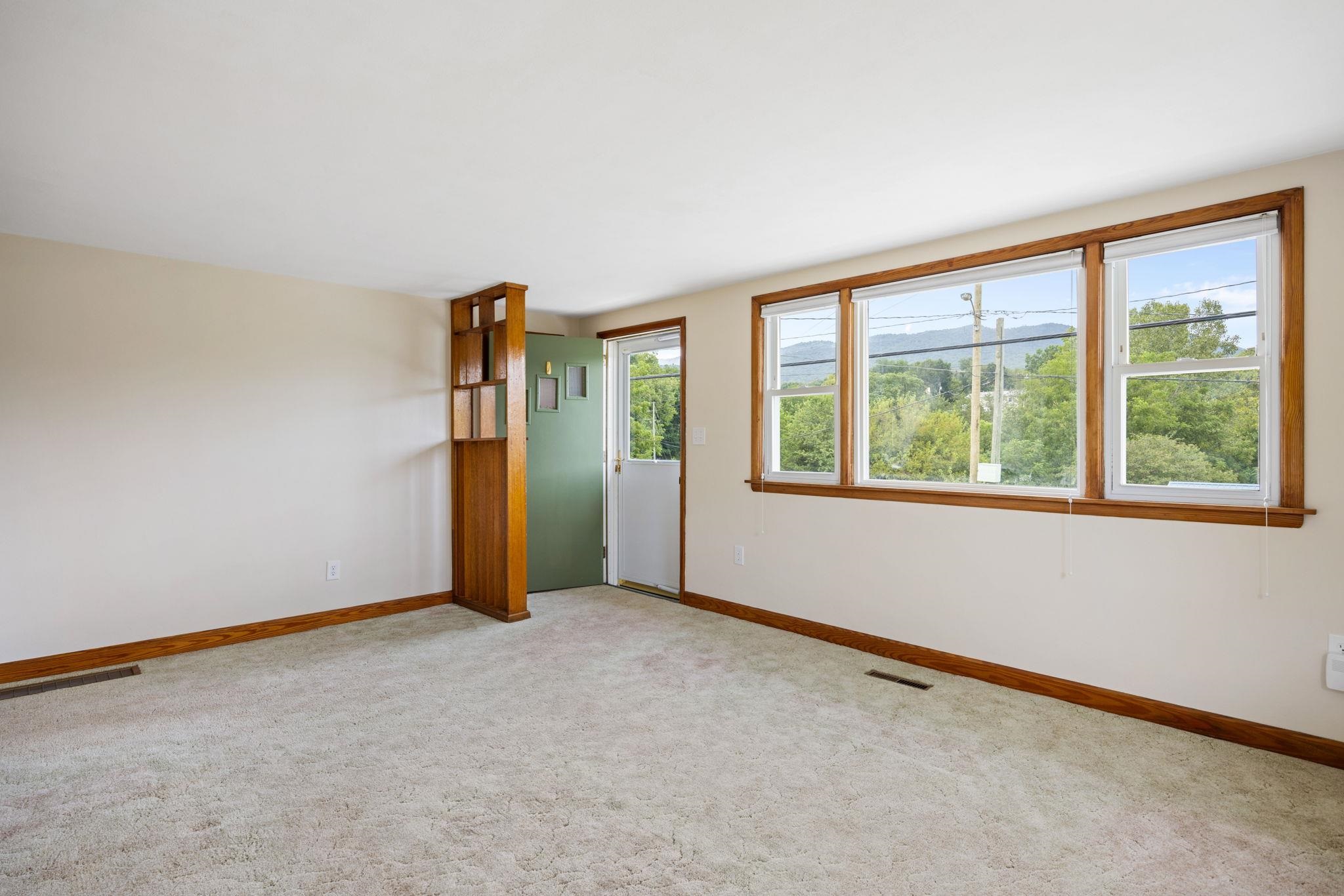 2015 MOUNTAIN VALLEY RD, KEEZLETOWN, Virginia 22832, 3 Bedrooms Bedrooms, ,1 BathroomBathrooms,Residential,2015 MOUNTAIN VALLEY RD,668122 MLS # 668122