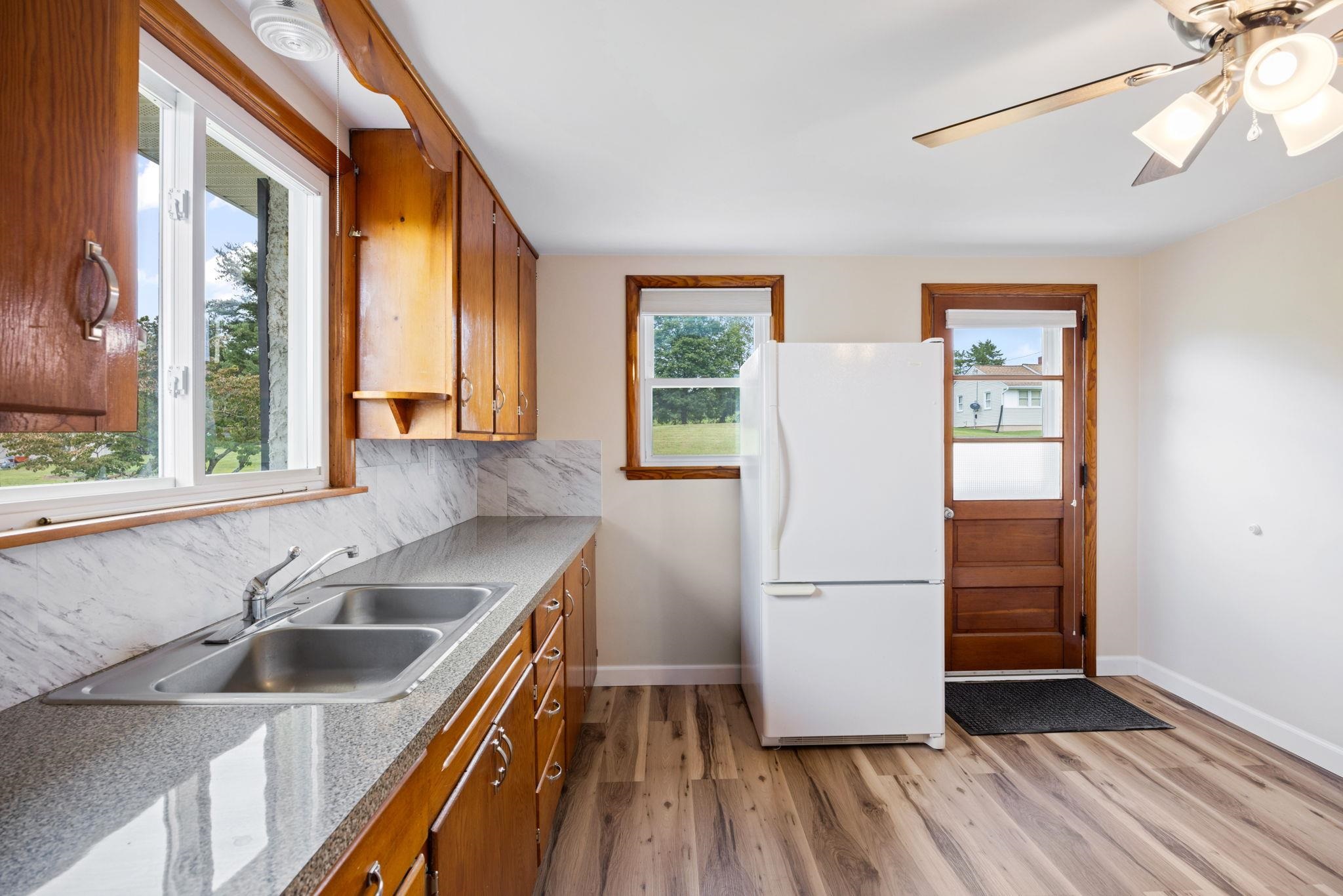 2015 MOUNTAIN VALLEY RD, KEEZLETOWN, Virginia 22832, 3 Bedrooms Bedrooms, ,1 BathroomBathrooms,Residential,2015 MOUNTAIN VALLEY RD,668122 MLS # 668122