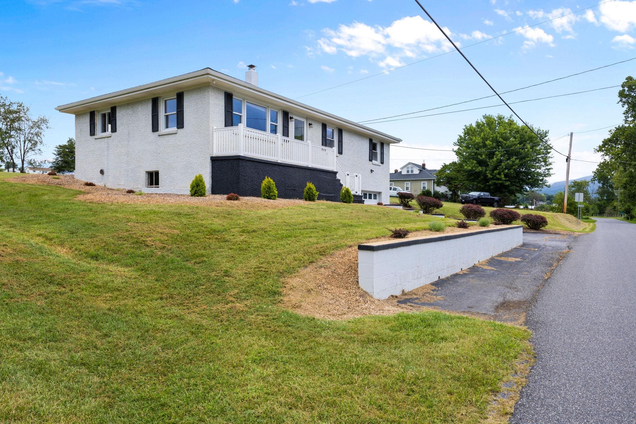 2015 MOUNTAIN VALLEY RD, KEEZLETOWN, Virginia 22832, 3 Bedrooms Bedrooms, ,1 BathroomBathrooms,Residential,2015 MOUNTAIN VALLEY RD,668122 MLS # 668122