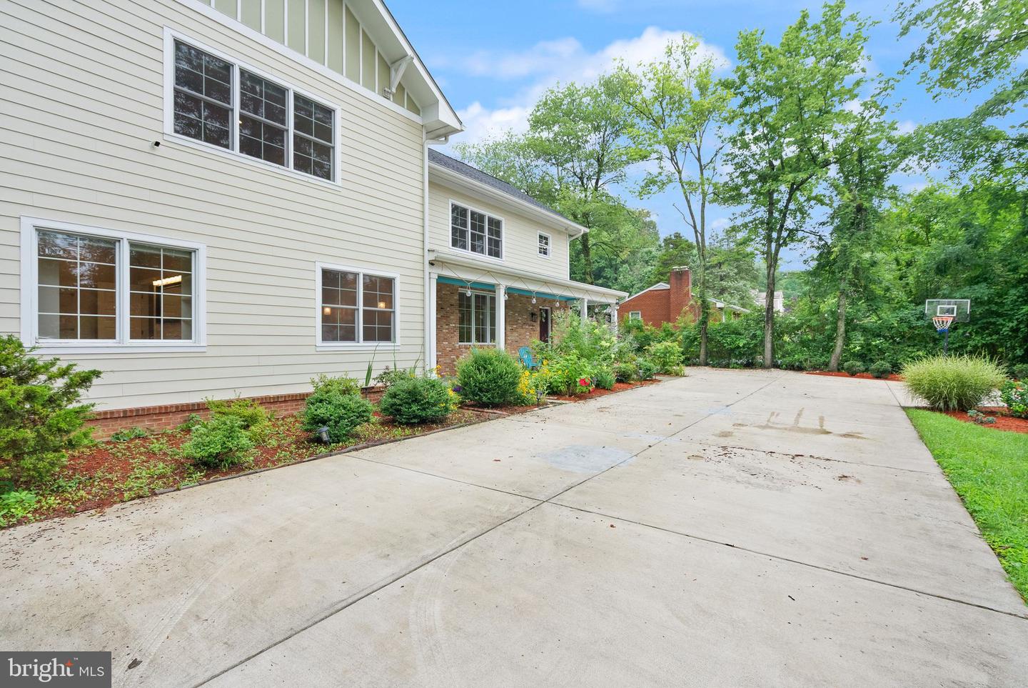 5104 BIRCH LN, ANNANDALE, Virginia 22003, 5 Bedrooms Bedrooms, ,4 BathroomsBathrooms,Residential,For sale,5104 BIRCH LN,VAFX2256010 MLS # VAFX2256010