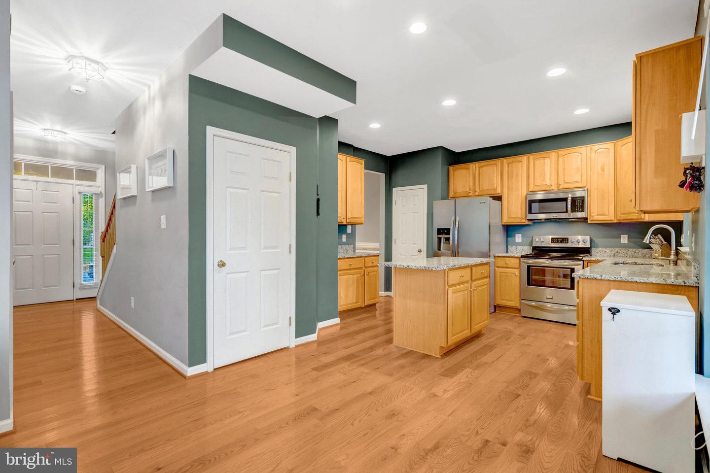 26221 LANDS END DR, CHANTILLY, Virginia 20152, 4 Bedrooms Bedrooms, 15 Rooms Rooms,2 BathroomsBathrooms,Residential,For sale,26221 LANDS END DR,VALO2102888 MLS # VALO2102888