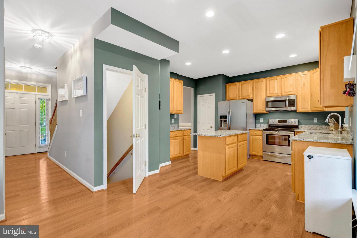 26221 LANDS END DR, CHANTILLY, Virginia 20152, 4 Bedrooms Bedrooms, 15 Rooms Rooms,2 BathroomsBathrooms,Residential,For sale,26221 LANDS END DR,VALO2102888 MLS # VALO2102888