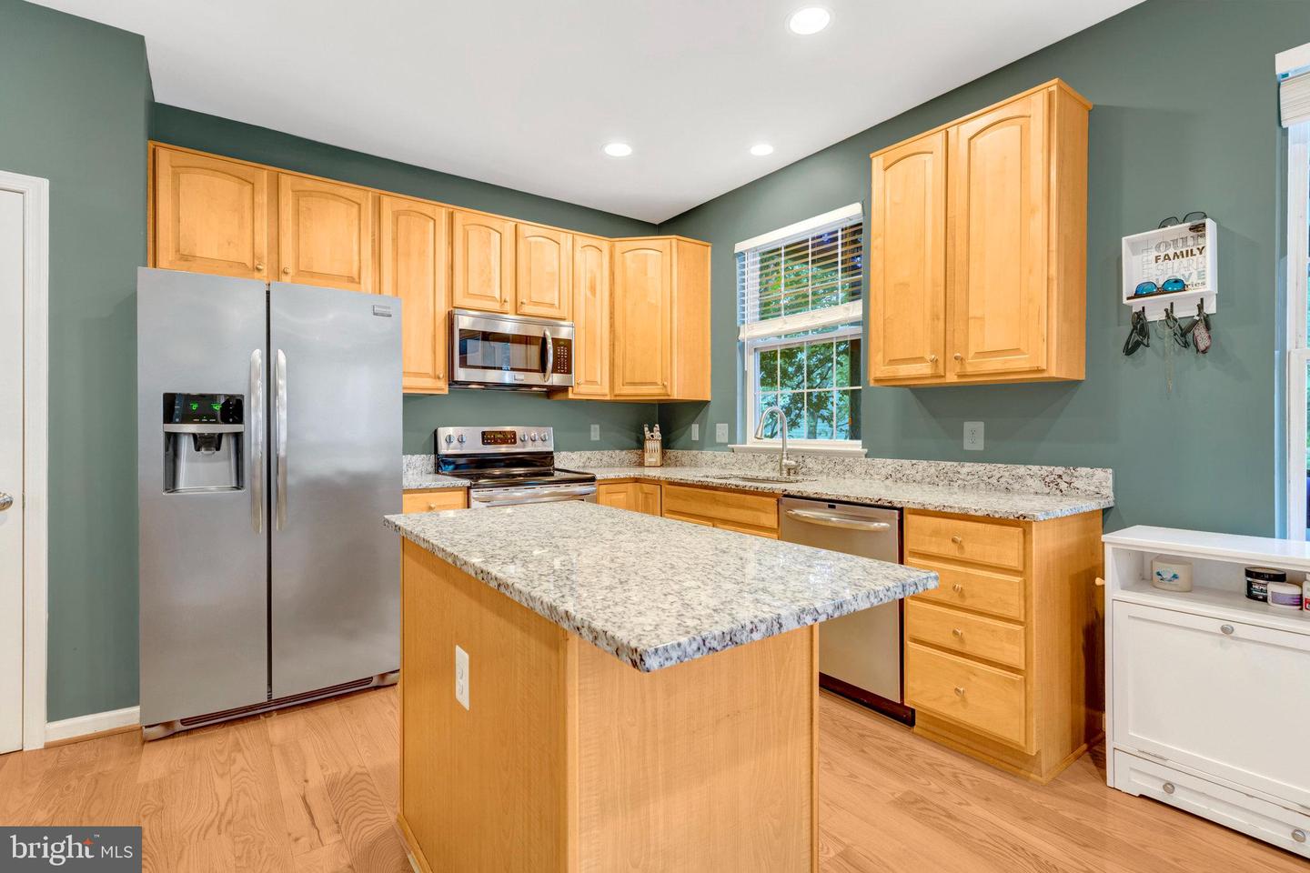 26221 LANDS END DR, CHANTILLY, Virginia 20152, 4 Bedrooms Bedrooms, 15 Rooms Rooms,2 BathroomsBathrooms,Residential,For sale,26221 LANDS END DR,VALO2102888 MLS # VALO2102888