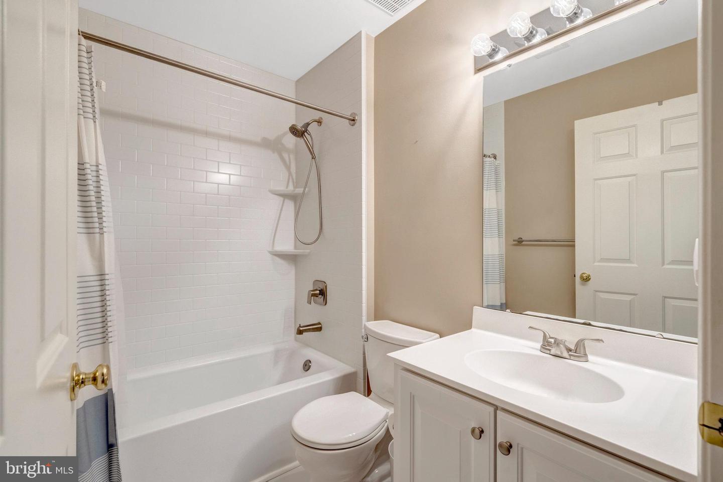 26221 LANDS END DR, CHANTILLY, Virginia 20152, 4 Bedrooms Bedrooms, 15 Rooms Rooms,2 BathroomsBathrooms,Residential,For sale,26221 LANDS END DR,VALO2102888 MLS # VALO2102888