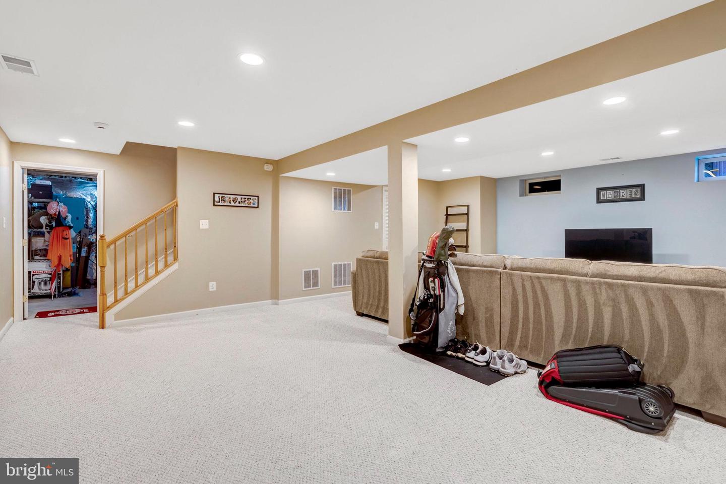 26221 LANDS END DR, CHANTILLY, Virginia 20152, 4 Bedrooms Bedrooms, 15 Rooms Rooms,2 BathroomsBathrooms,Residential,For sale,26221 LANDS END DR,VALO2102888 MLS # VALO2102888