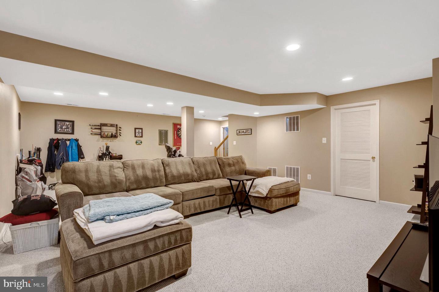 26221 LANDS END DR, CHANTILLY, Virginia 20152, 4 Bedrooms Bedrooms, 15 Rooms Rooms,2 BathroomsBathrooms,Residential,For sale,26221 LANDS END DR,VALO2102888 MLS # VALO2102888
