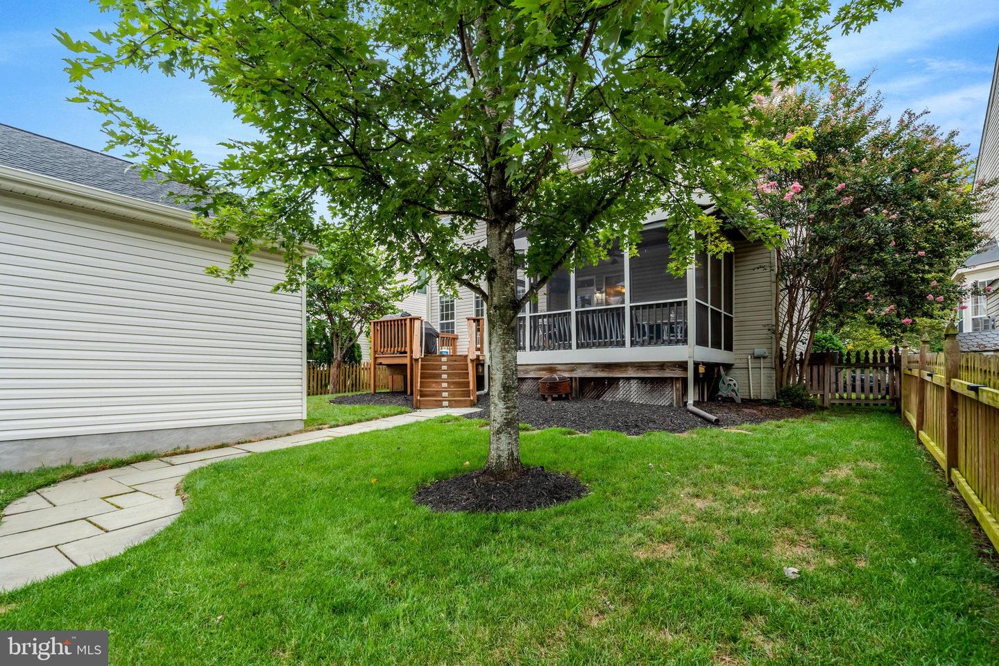 26221 LANDS END DR, CHANTILLY, Virginia 20152, 4 Bedrooms Bedrooms, 15 Rooms Rooms,2 BathroomsBathrooms,Residential,For sale,26221 LANDS END DR,VALO2102888 MLS # VALO2102888