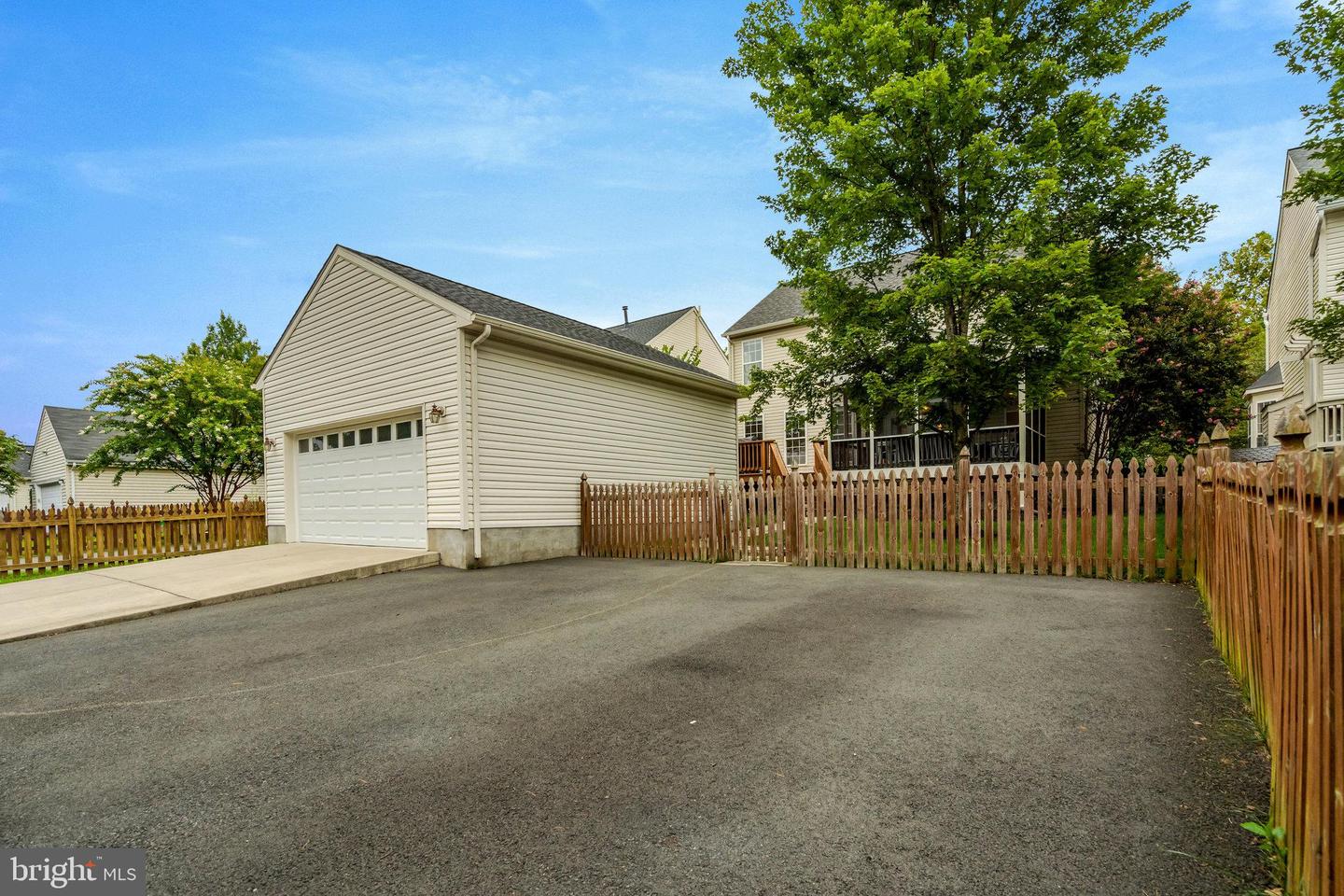 26221 LANDS END DR, CHANTILLY, Virginia 20152, 4 Bedrooms Bedrooms, 15 Rooms Rooms,2 BathroomsBathrooms,Residential,For sale,26221 LANDS END DR,VALO2102888 MLS # VALO2102888