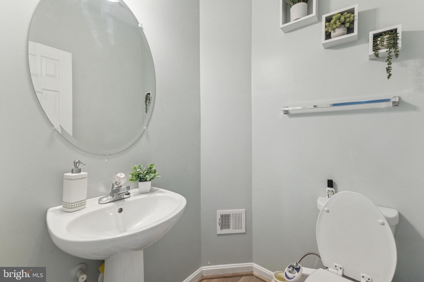 2470 BATTERY HILL CIR, WOODBRIDGE, Virginia 22191, 4 Bedrooms Bedrooms, ,3 BathroomsBathrooms,Residential,For sale,2470 BATTERY HILL CIR,VAPW2099874 MLS # VAPW2099874