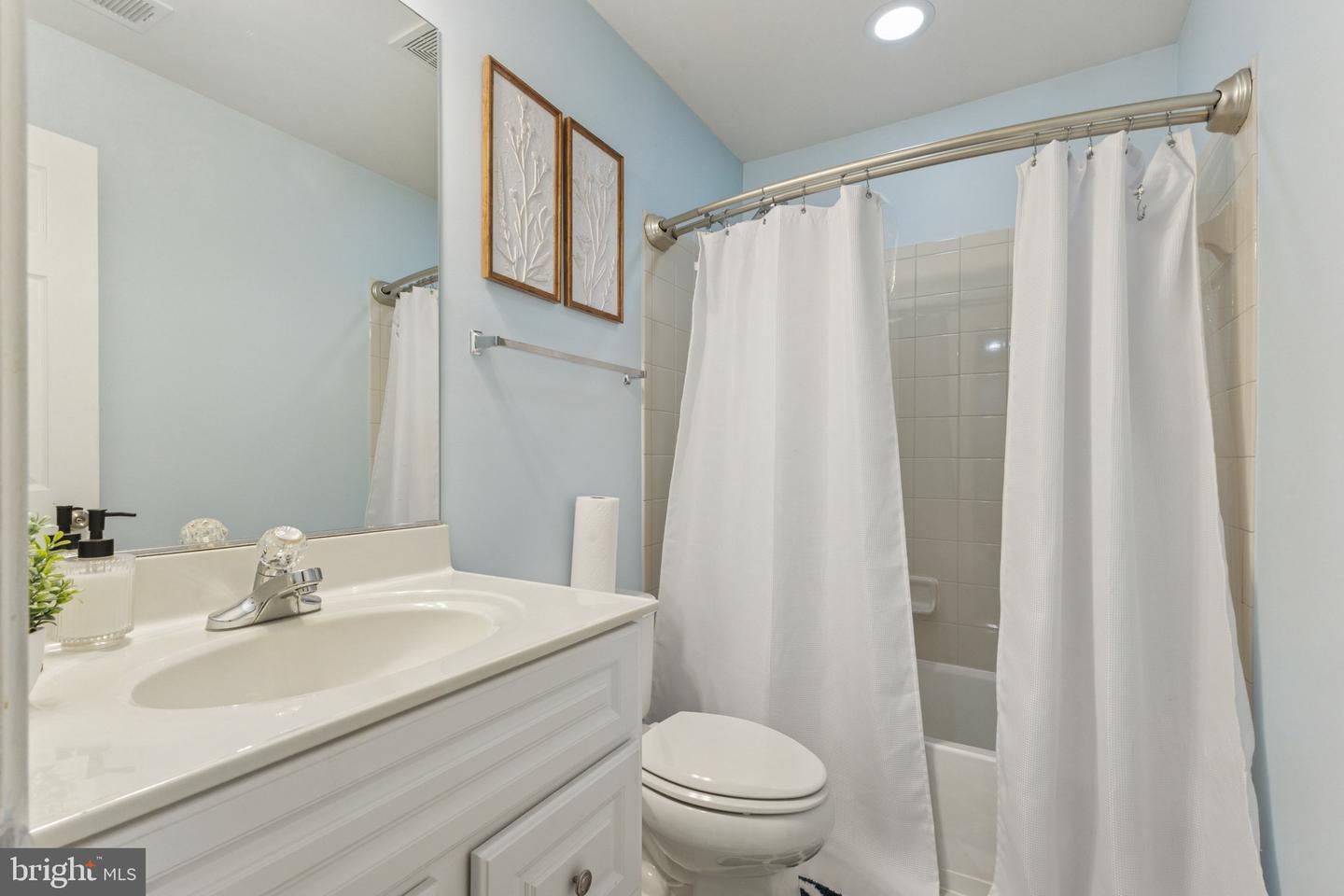 2470 BATTERY HILL CIR, WOODBRIDGE, Virginia 22191, 4 Bedrooms Bedrooms, ,3 BathroomsBathrooms,Residential,For sale,2470 BATTERY HILL CIR,VAPW2099874 MLS # VAPW2099874