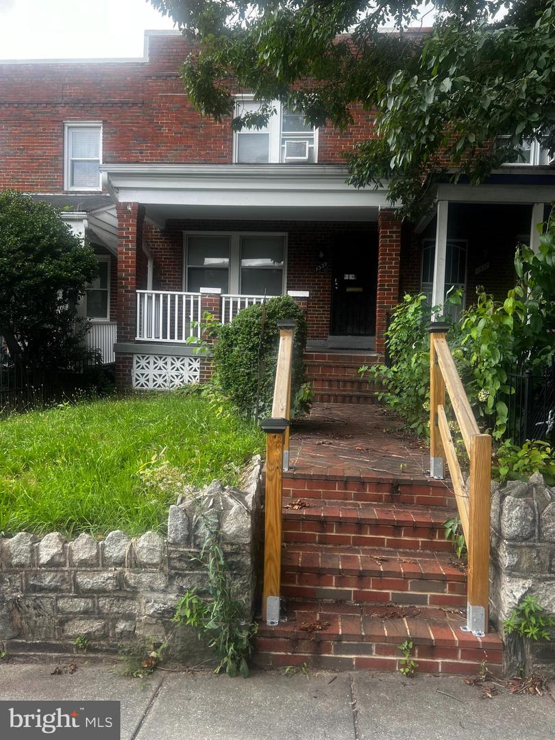 1339 QUEEN ST NE, WASHINGTON, District Of Columbia 20002, 3 Bedrooms Bedrooms, ,2 BathroomsBathrooms,Residential,For sale,1339 QUEEN ST NE,DCDC2212340 MLS # DCDC2212340