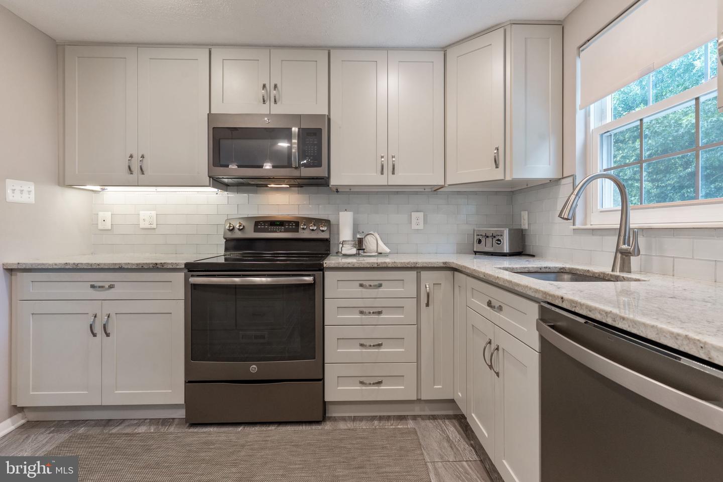 9810 BRIGHTLEA DR, VIENNA, Virginia 22181, 4 Bedrooms Bedrooms, 6 Rooms Rooms,2 BathroomsBathrooms,Residential,For sale,9810 BRIGHTLEA DR,VAFX2258072 MLS # VAFX2258072