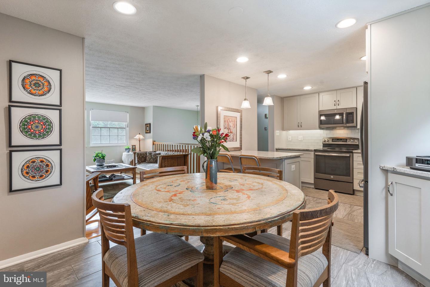 9810 BRIGHTLEA DR, VIENNA, Virginia 22181, 4 Bedrooms Bedrooms, 6 Rooms Rooms,2 BathroomsBathrooms,Residential,For sale,9810 BRIGHTLEA DR,VAFX2258072 MLS # VAFX2258072