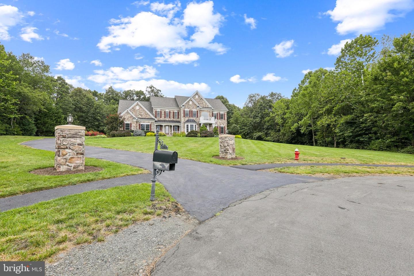 42804 APPALOOSA TRAIL CT, CHANTILLY, Virginia 20152, 5 Bedrooms Bedrooms, ,5 BathroomsBathrooms,Residential,For sale,42804 APPALOOSA TRAIL CT,VALO2103512 MLS # VALO2103512