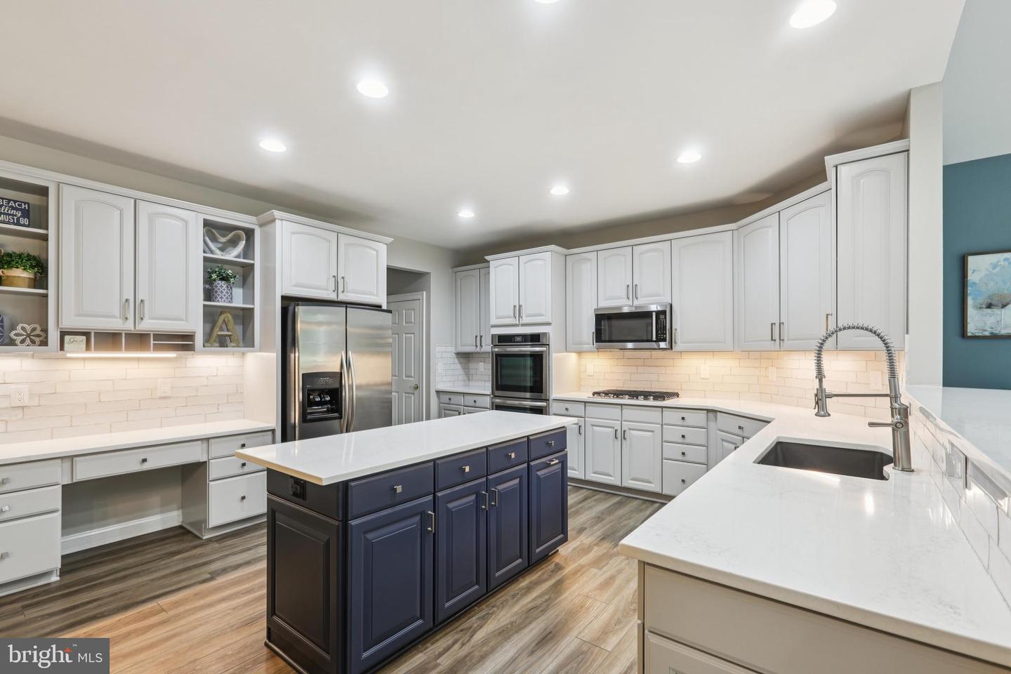 42804 APPALOOSA TRAIL CT, CHANTILLY, Virginia 20152, 5 Bedrooms Bedrooms, ,5 BathroomsBathrooms,Residential,For sale,42804 APPALOOSA TRAIL CT,VALO2103512 MLS # VALO2103512
