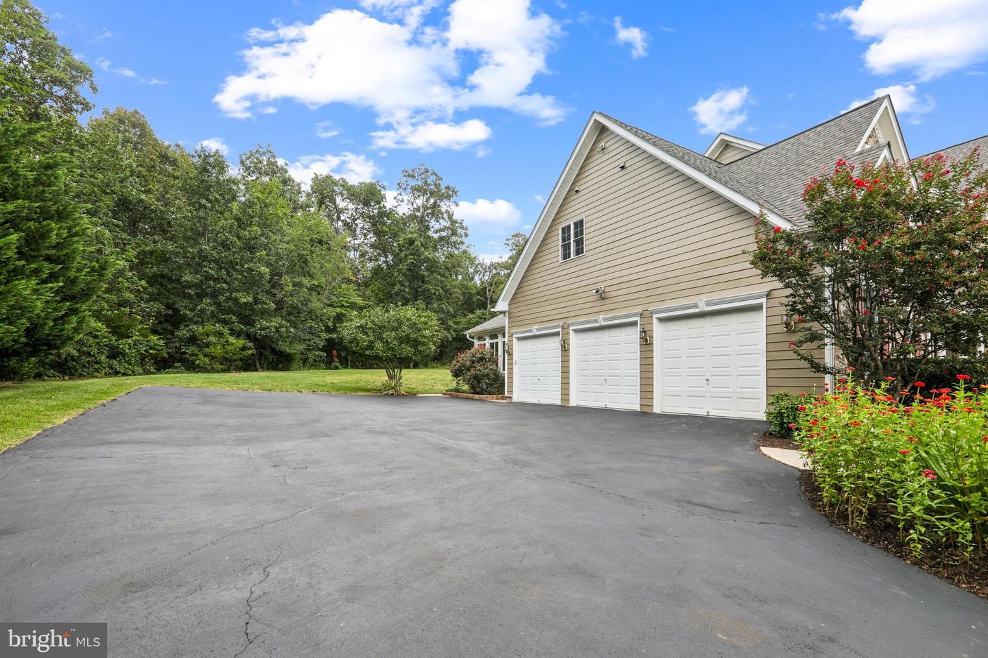 42804 APPALOOSA TRAIL CT, CHANTILLY, Virginia 20152, 5 Bedrooms Bedrooms, ,5 BathroomsBathrooms,Residential,For sale,42804 APPALOOSA TRAIL CT,VALO2103512 MLS # VALO2103512