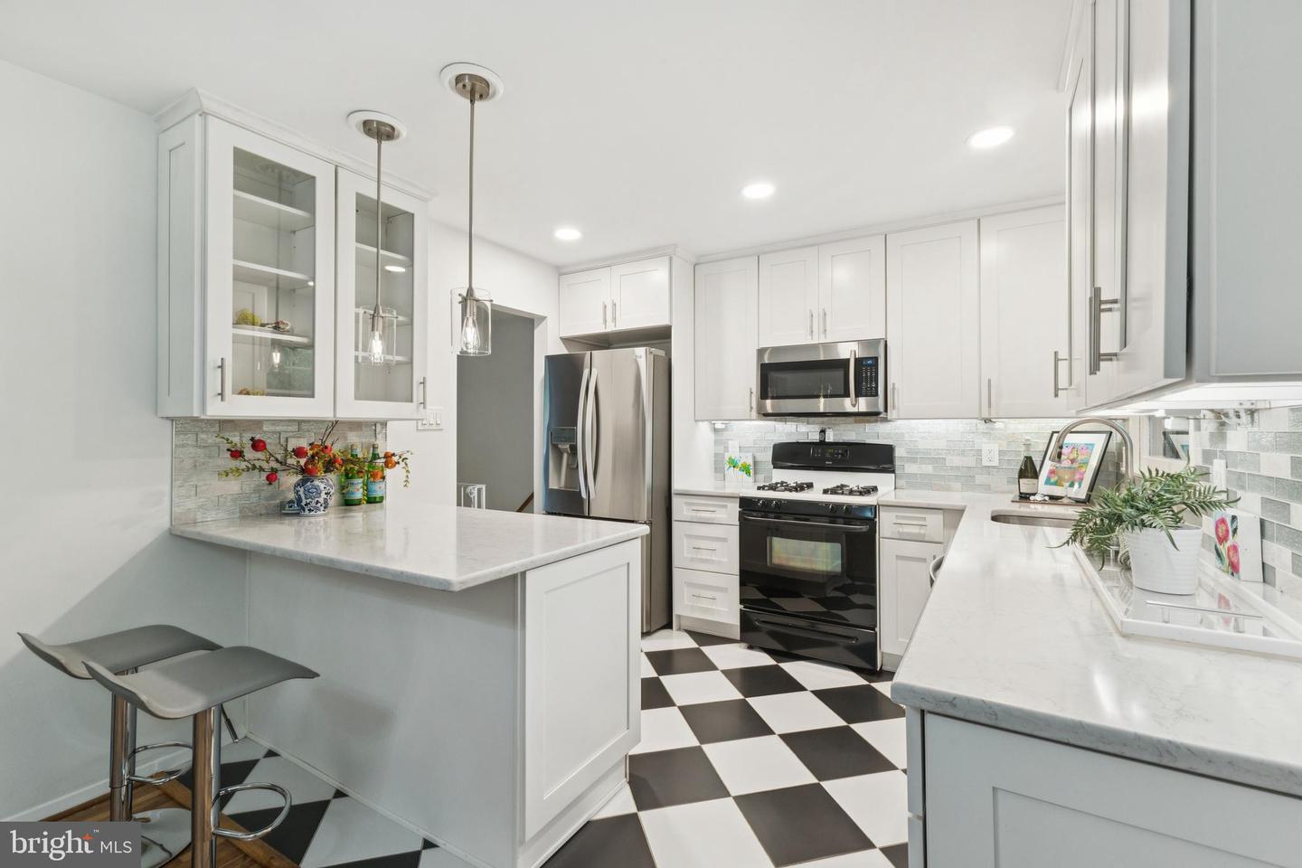13719 MCGILL DR, CHANTILLY, Virginia 20151, 4 Bedrooms Bedrooms, ,2 BathroomsBathrooms,Residential,For sale,13719 MCGILL DR,VAFX2258856 MLS # VAFX2258856