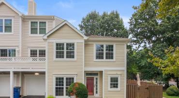 14427 FALLSCLIFF LN #9, CENTREVILLE, Virginia 20120, 3 Bedrooms Bedrooms, ,2 BathroomsBathrooms,Residential,For sale,14427 FALLSCLIFF LN #9,VAFX2260010 MLS # VAFX2260010