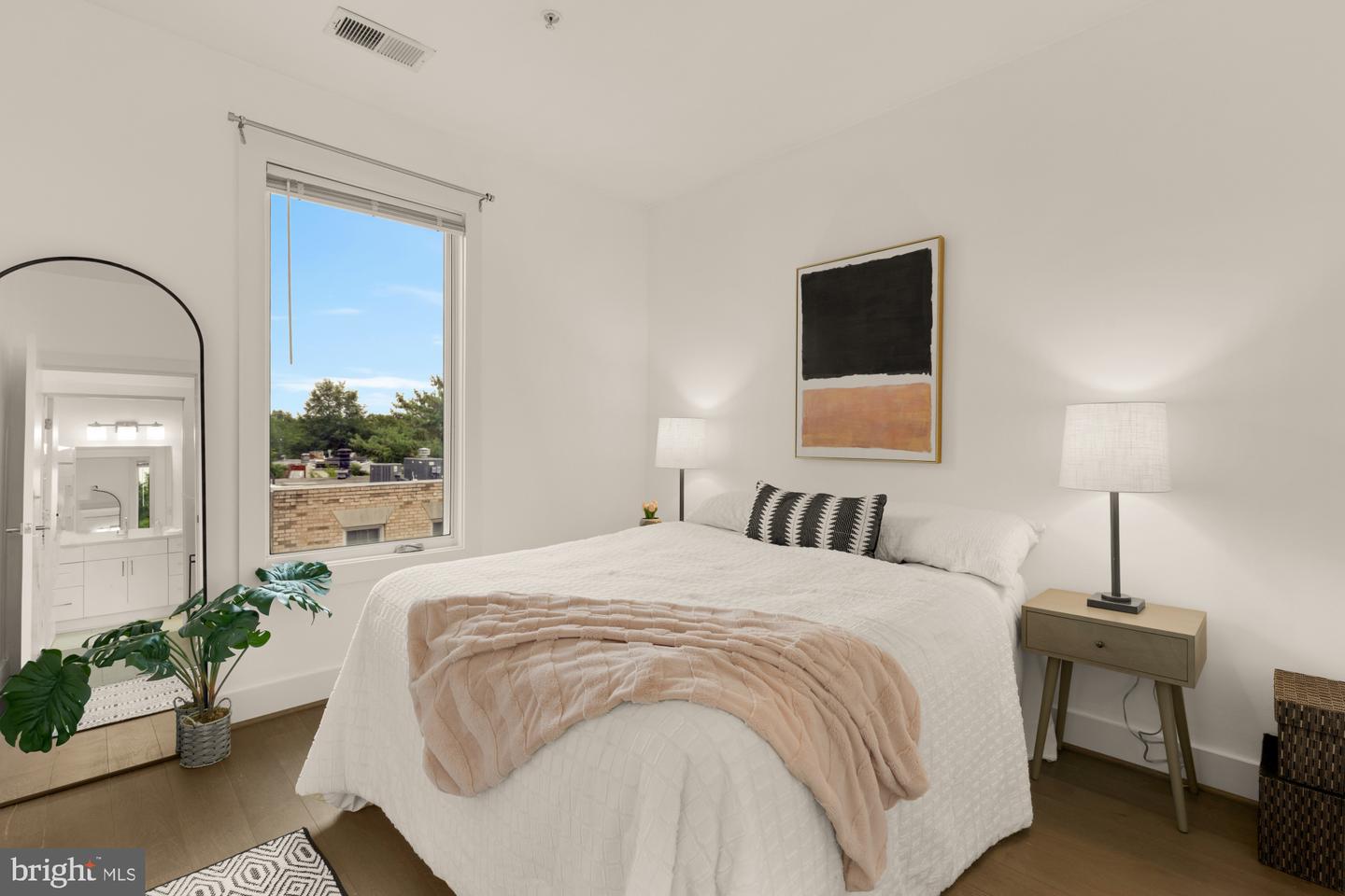 1500 PENNSYLVANIA AVE SE #305, WASHINGTON, District Of Columbia 20003, 1 Bedroom Bedrooms, ,1 BathroomBathrooms,Residential,For sale,1500 PENNSYLVANIA AVE SE #305,DCDC2214548 MLS # DCDC2214548