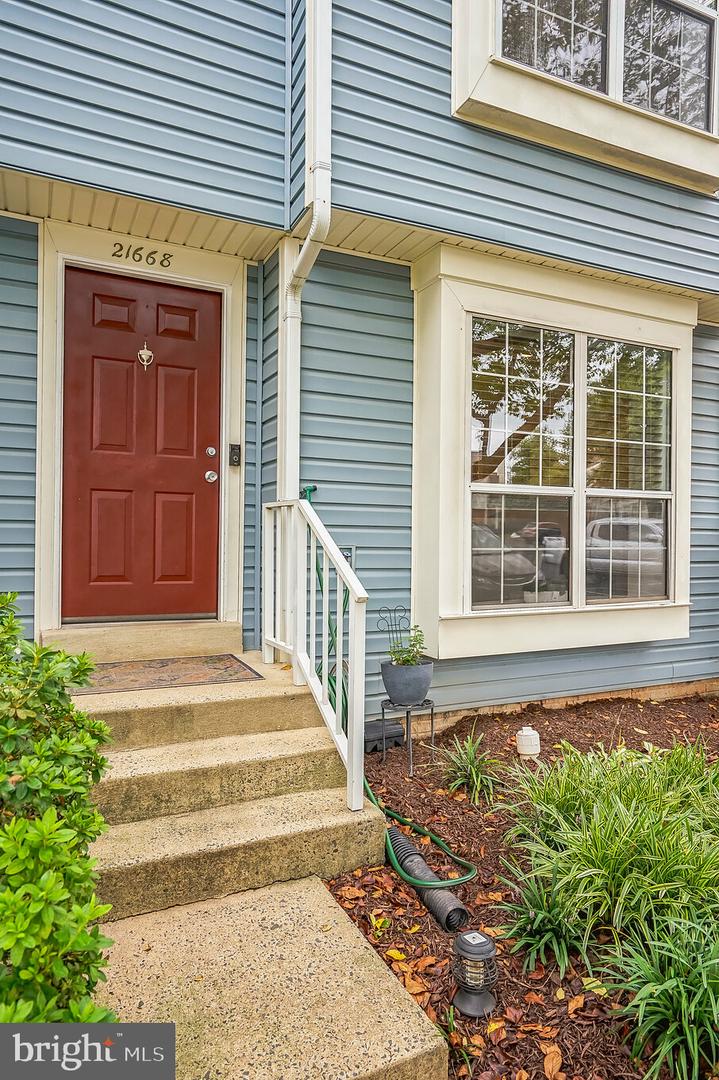 21668 CALAMARY CIR, STERLING, Virginia 20164, 4 Bedrooms Bedrooms, ,3 BathroomsBathrooms,Residential,For sale,21668 CALAMARY CIR,VALO2104836 MLS # VALO2104836