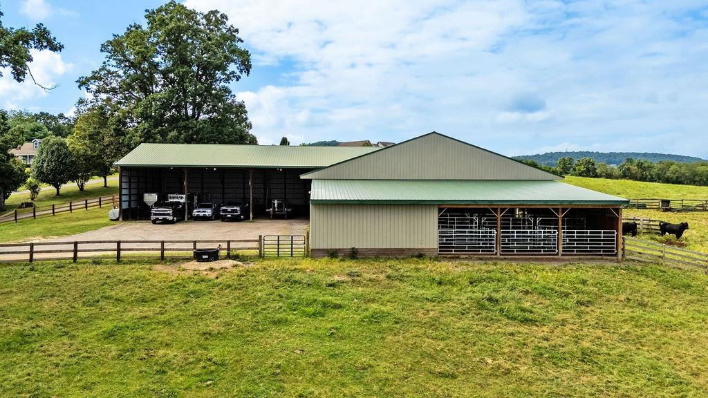 448 STUARTS DRAFT HWY, STAUNTON, Virginia 24401, 3 Bedrooms Bedrooms, ,2 BathroomsBathrooms,Residential,448 STUARTS DRAFT HWY,668141 MLS # 668141