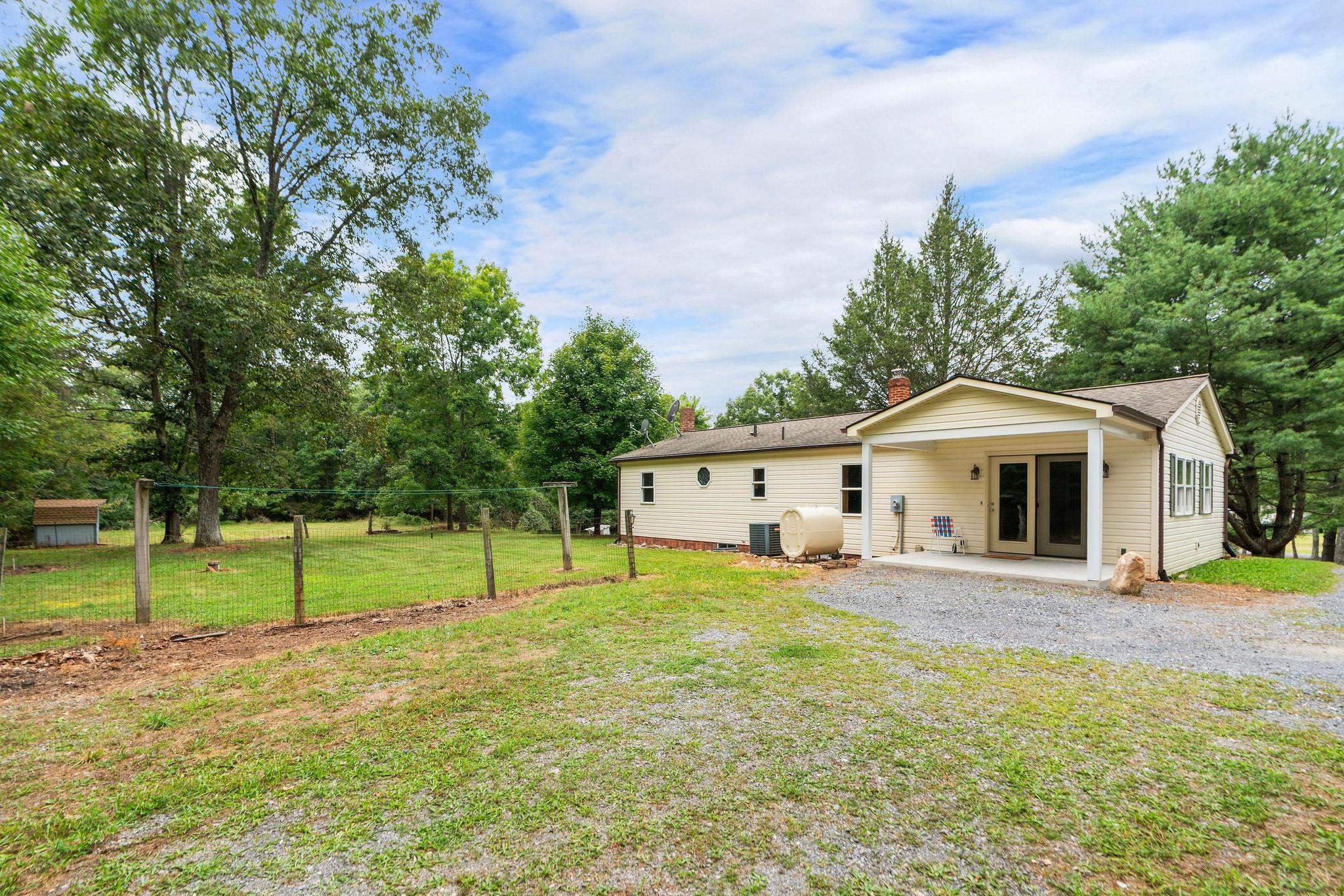 5264 COLD SPRINGS RD, RAPHINE, Virginia 24472, 3 Bedrooms Bedrooms, ,1 BathroomBathrooms,Residential,5264 COLD SPRINGS RD,668142 MLS # 668142