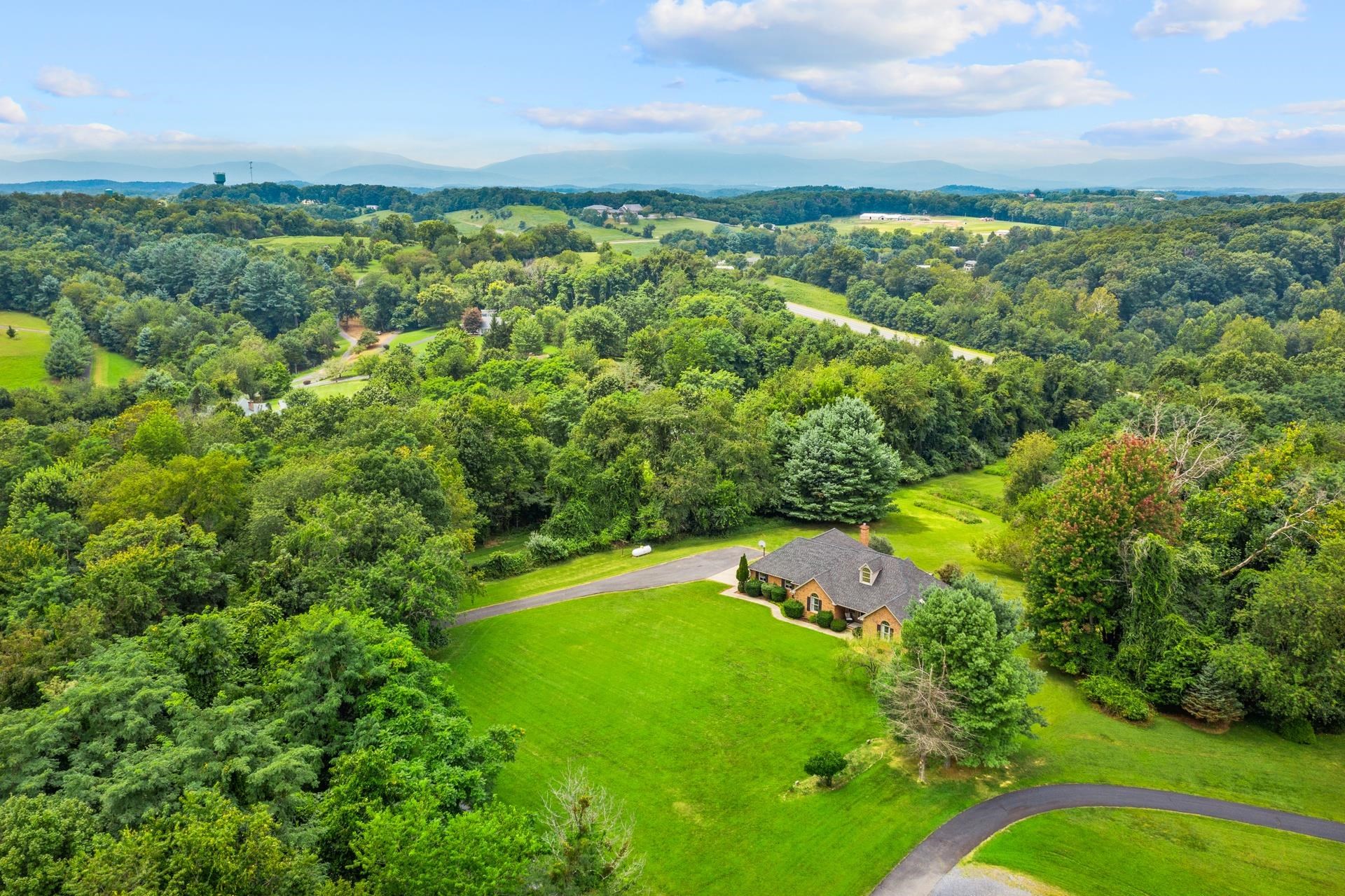 1856 B SPRING HILL RD, STAUNTON, Virginia 24401, 3 Bedrooms Bedrooms, ,2 BathroomsBathrooms,Residential,1856 B SPRING HILL RD,668143 MLS # 668143