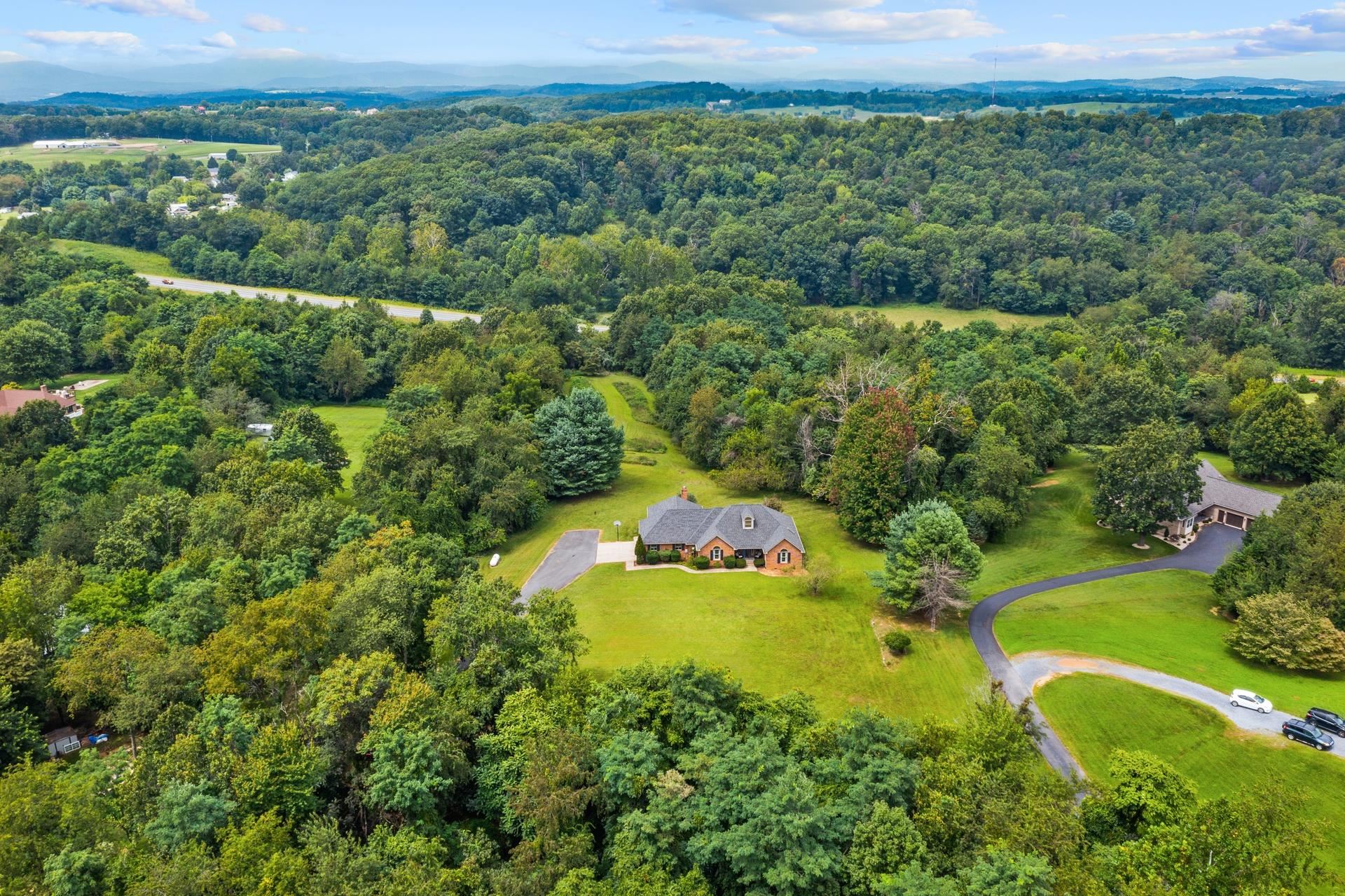 1856 B SPRING HILL RD, STAUNTON, Virginia 24401, 3 Bedrooms Bedrooms, ,2 BathroomsBathrooms,Residential,1856 B SPRING HILL RD,668143 MLS # 668143