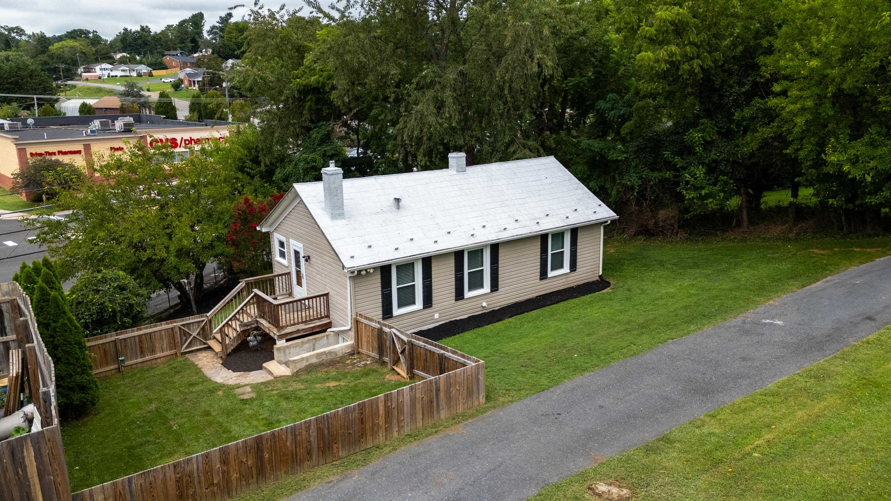 1315 CHURCHVILLE AVE, STAUNTON, Virginia 24401, 2 Bedrooms Bedrooms, ,1 BathroomBathrooms,Residential,1315 CHURCHVILLE AVE,668144 MLS # 668144